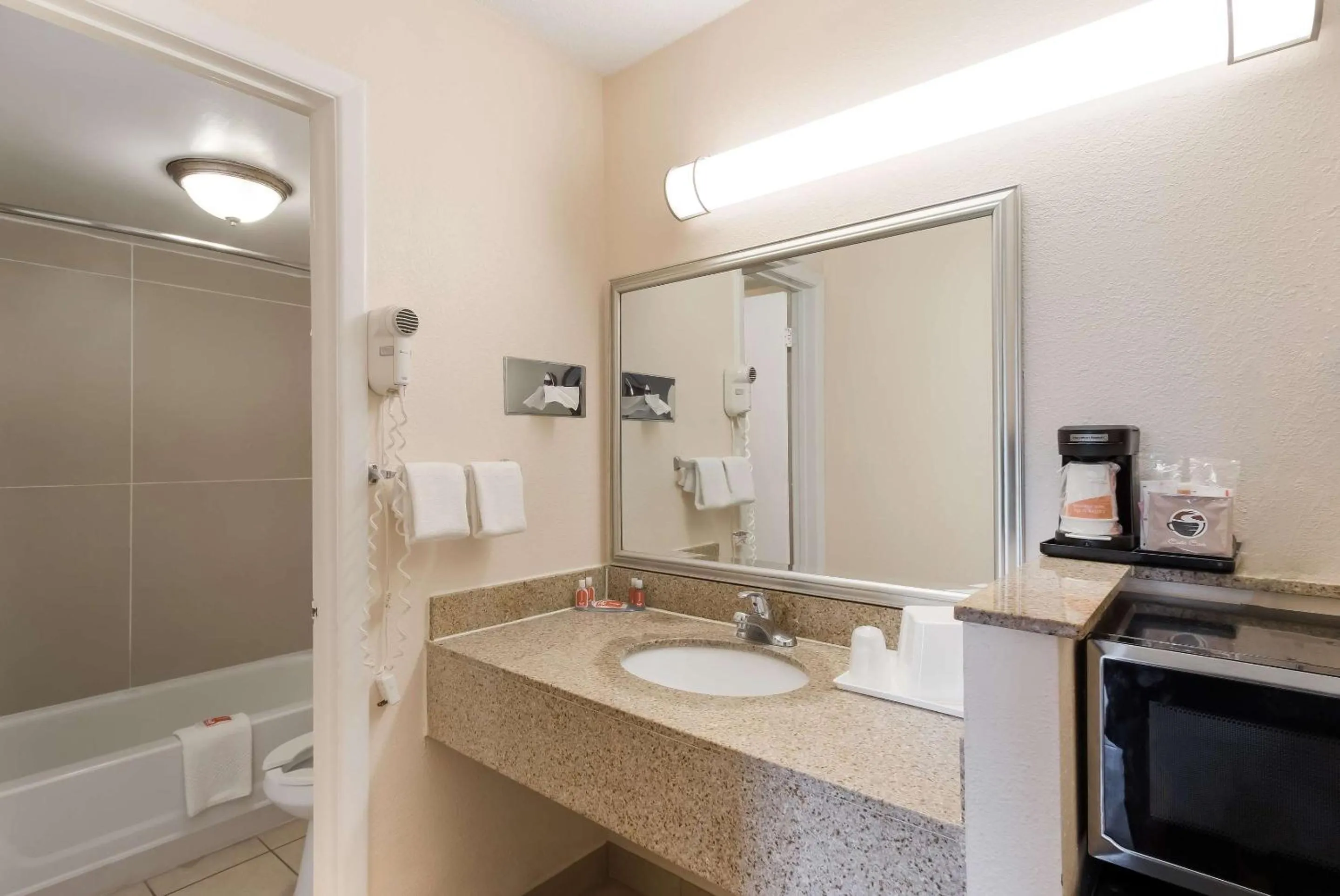 Bedroom in Econo Lodge Washington NC North