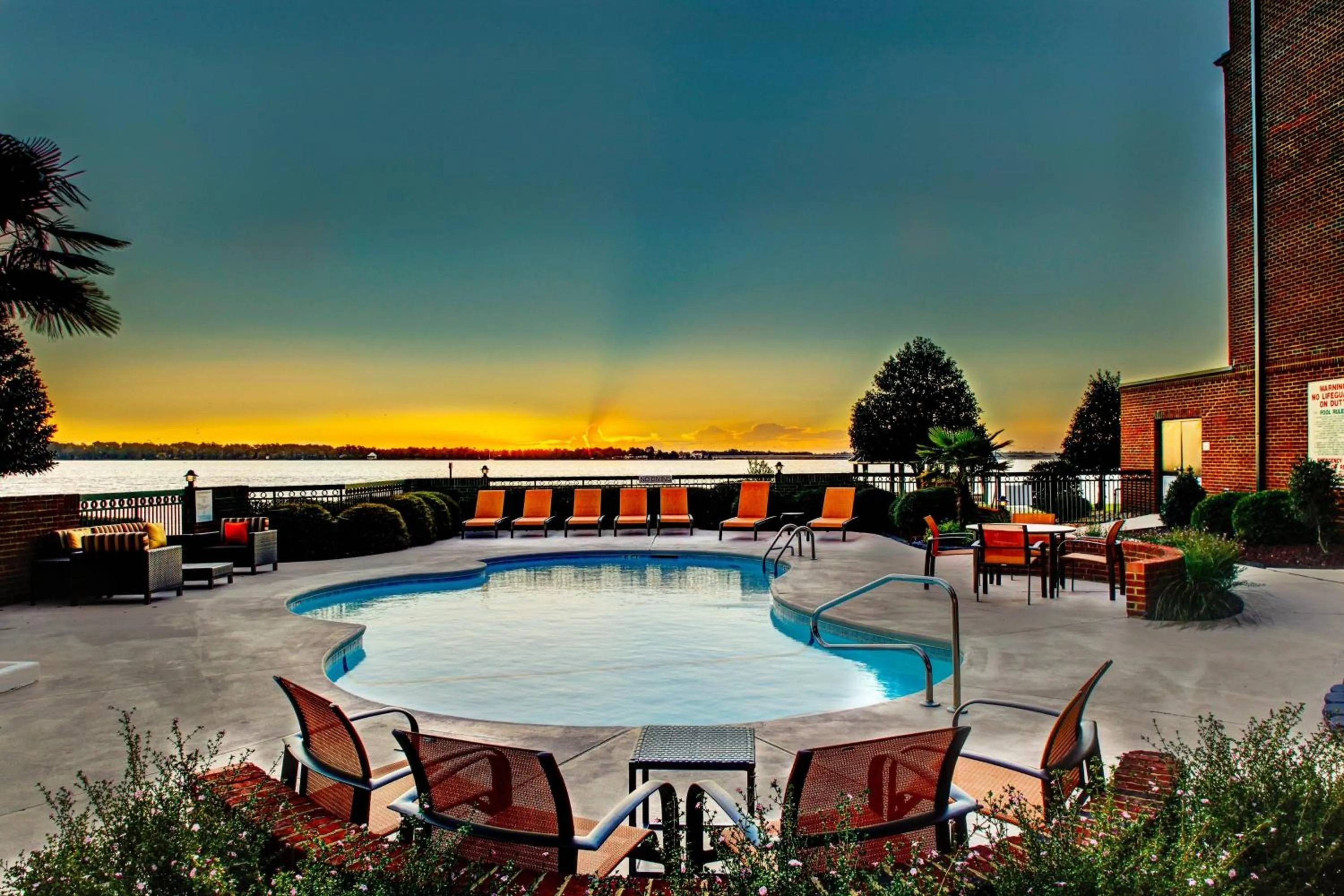 Swimming pool in Courtyard by Marriott New Bern