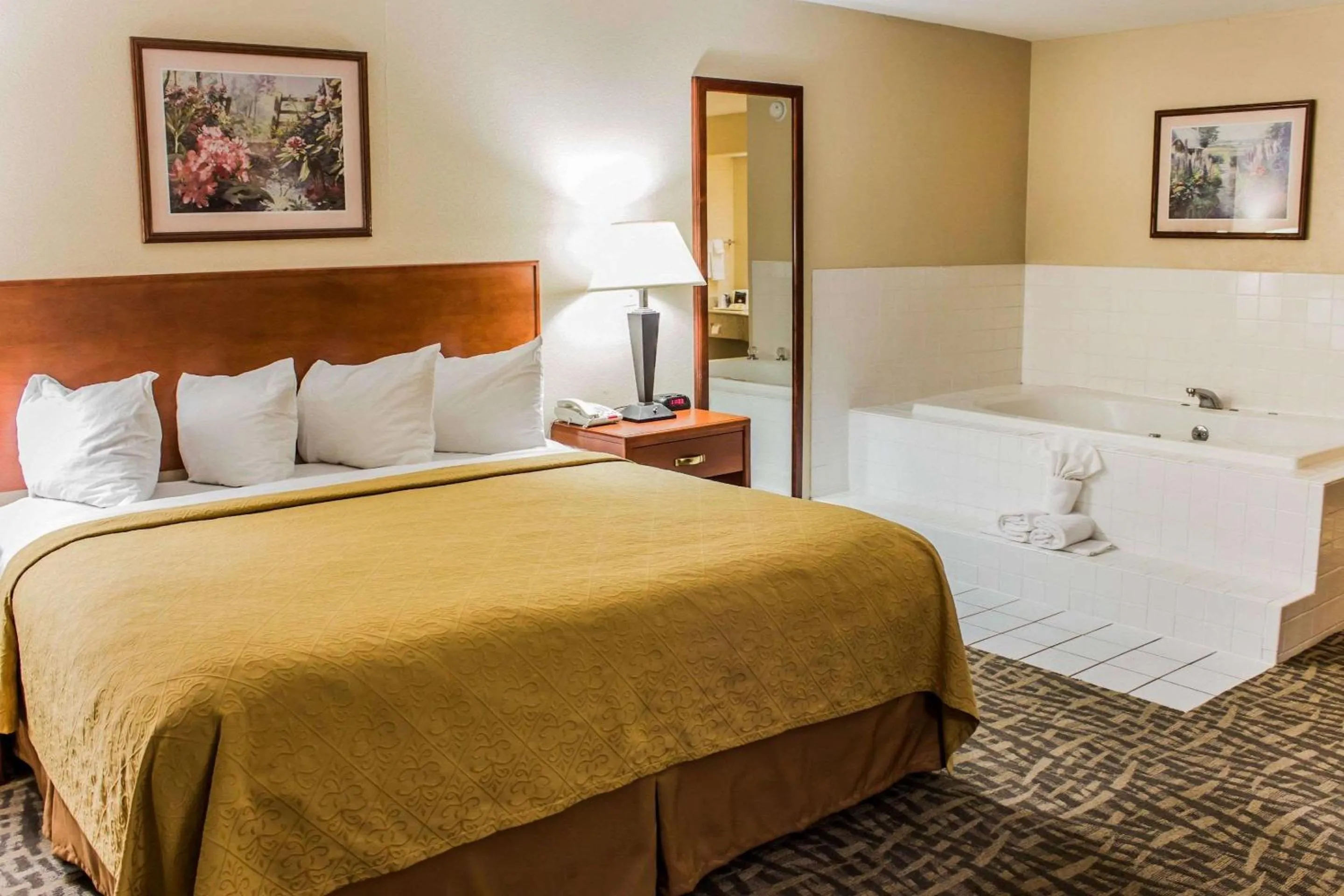 Bedroom, Bed in Quality Inn Kinston Hwy 70