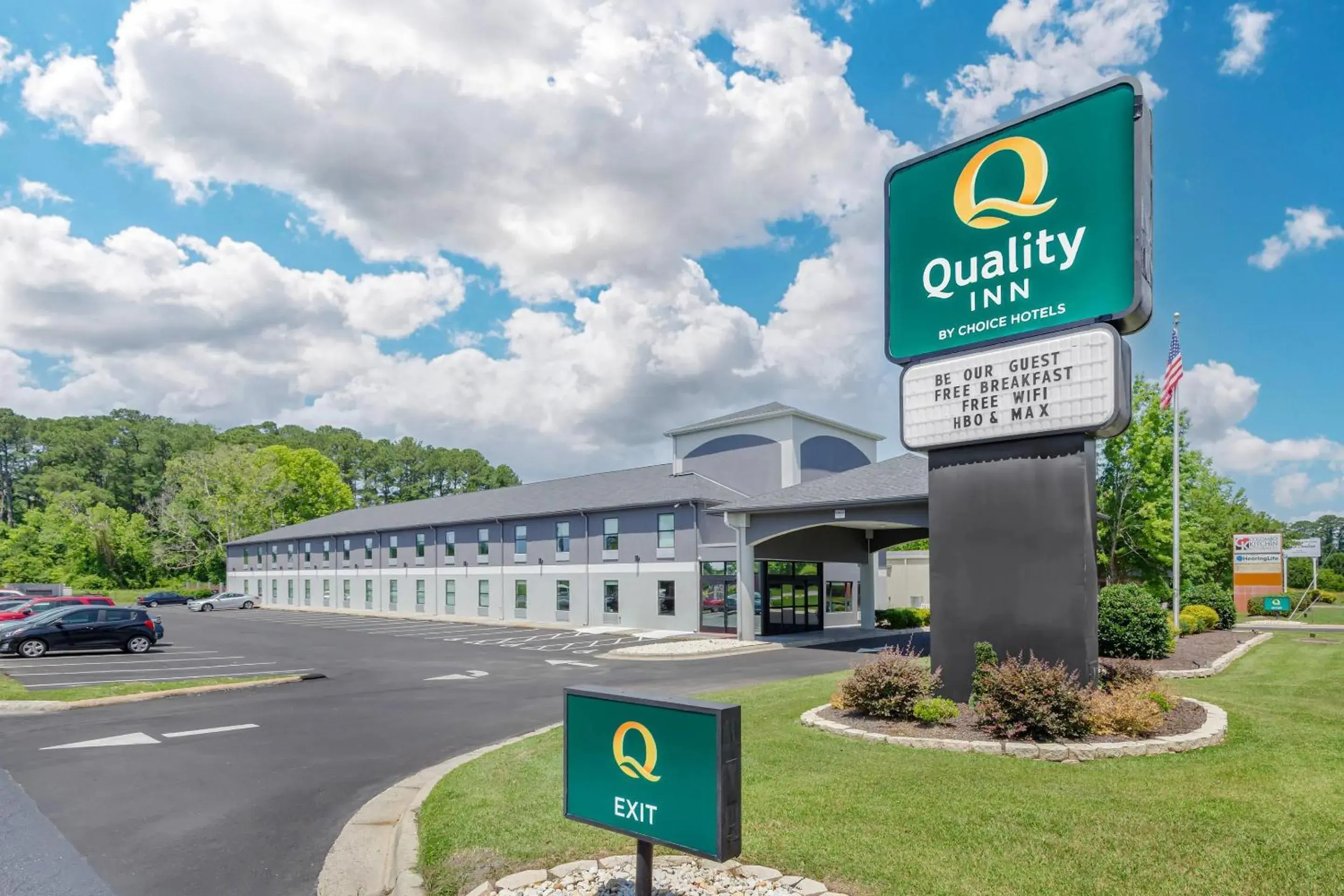 Property building in Quality Inn Washington NC Property building in Quality Inn Washington NC