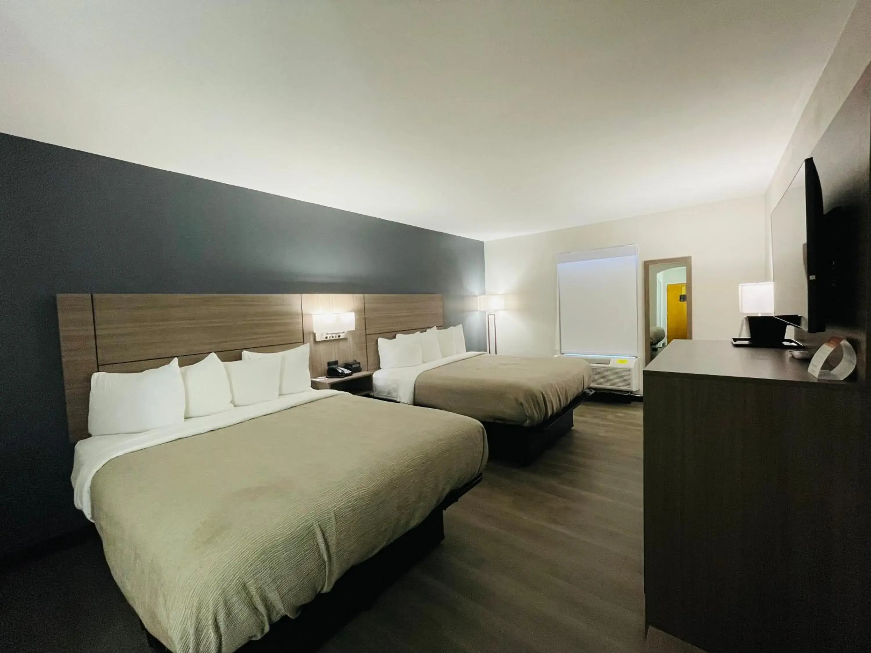 Bed in Quality Inn Washington NC Bed in Quality Inn Washington NC