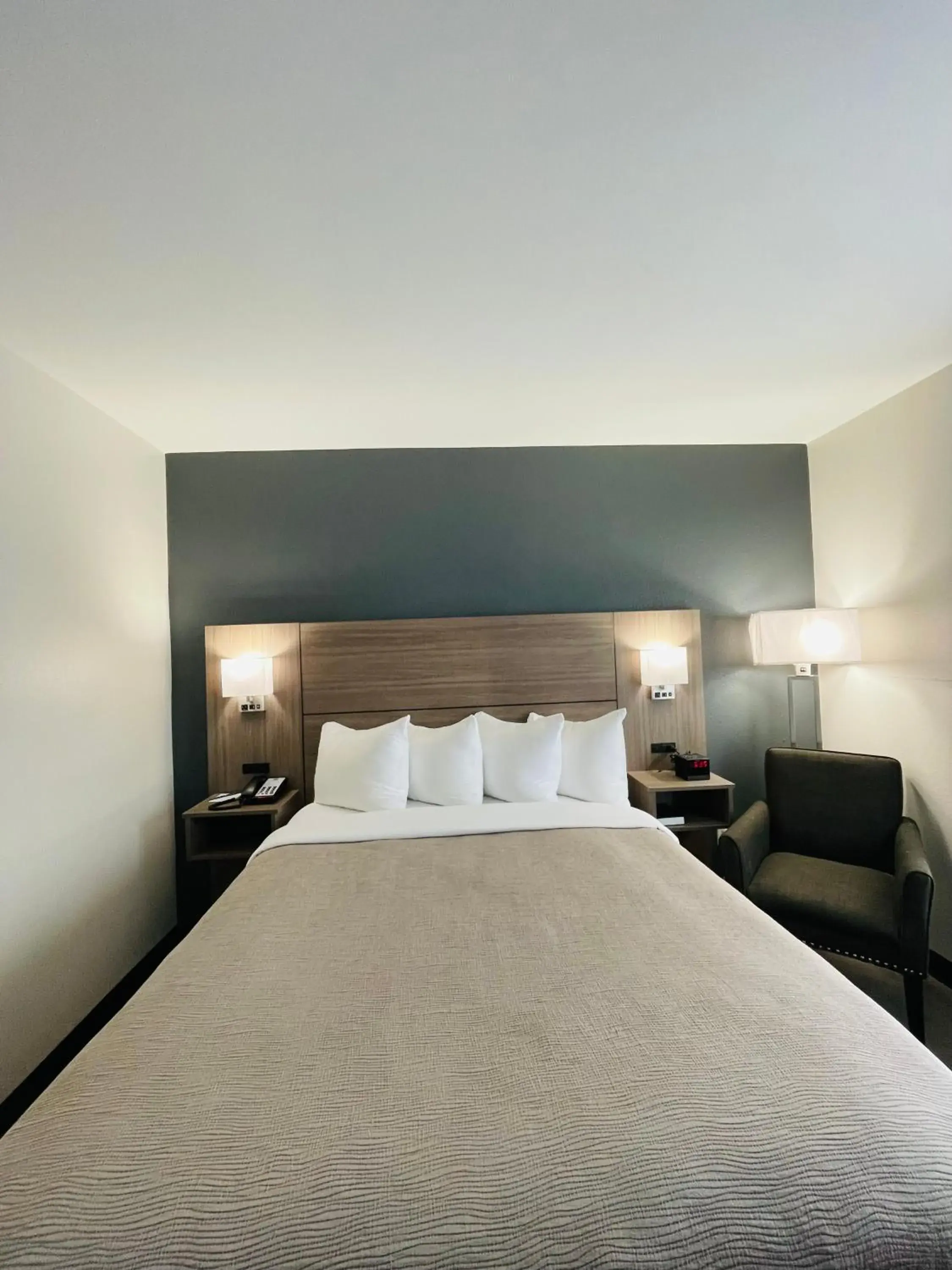 Bed in Quality Inn Washington NC Bed in Quality Inn Washington NC