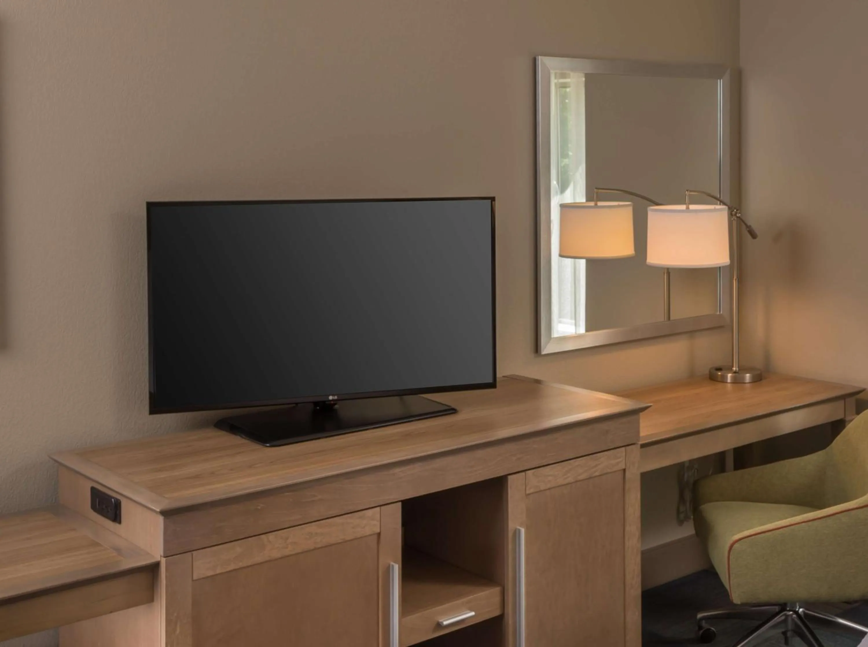 Bed in Hampton Inn & Suites-Asheville Biltmore Village, NC