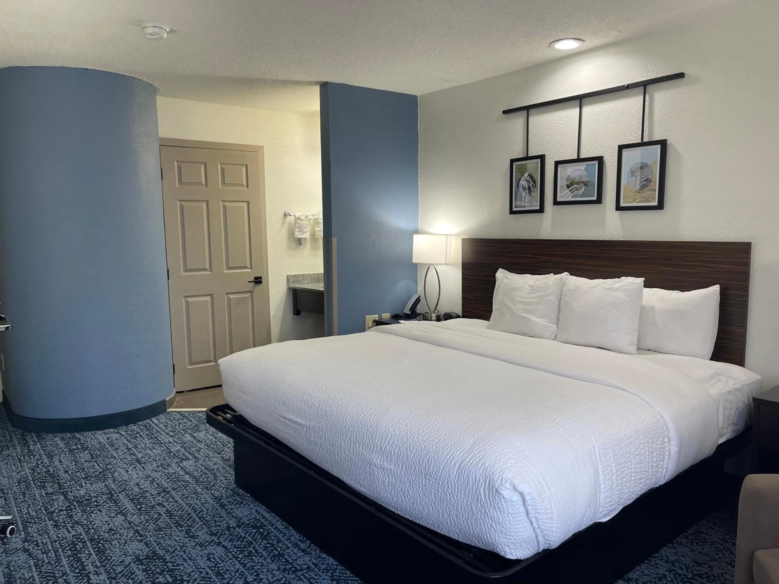 Bed in Sleep Inn Hanes Mall