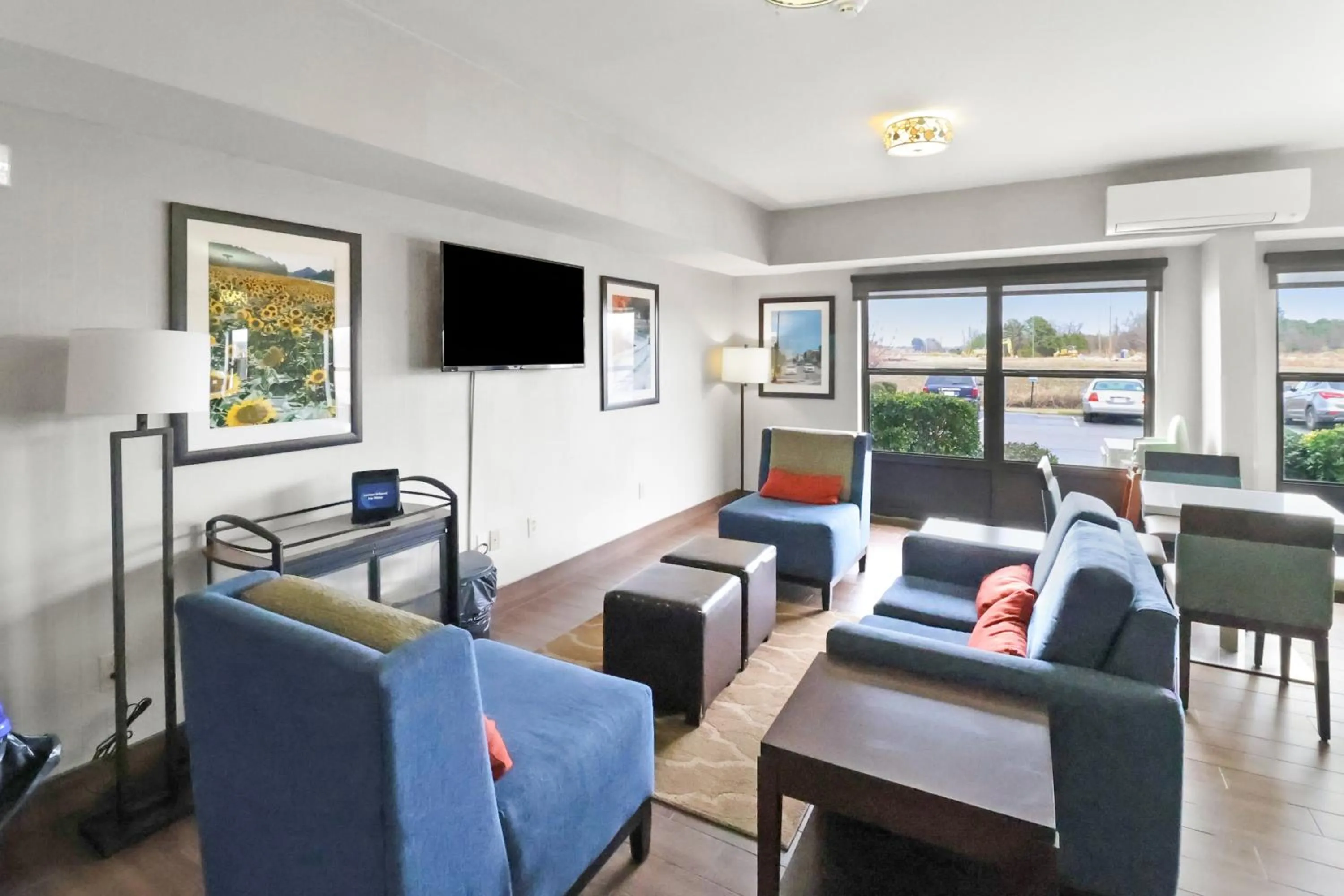 Seating area in Comfort Inn Dunn near I-95