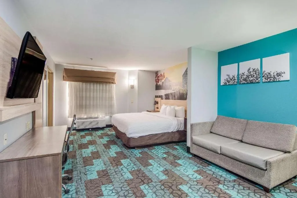 Bed in Clarion Pointe Wake Forest - Raleigh North