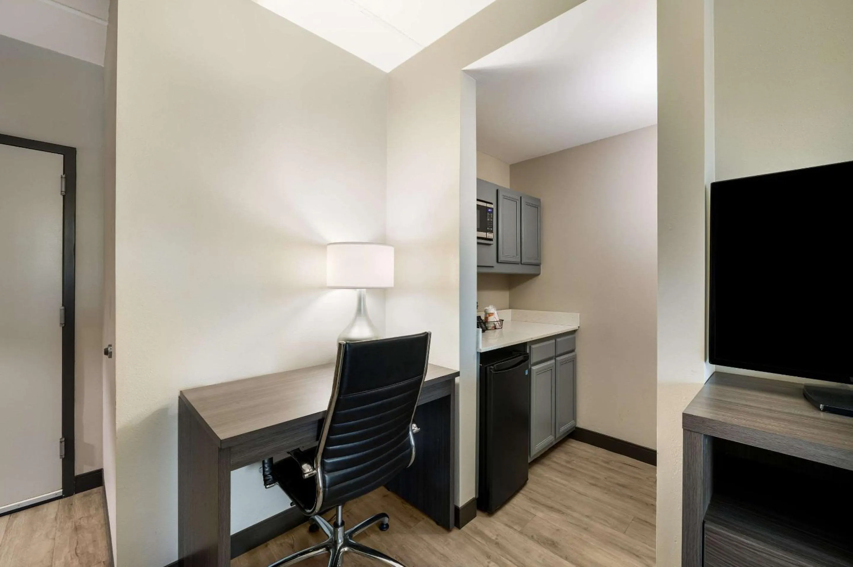 Bedroom in Comfort Suites Northlake