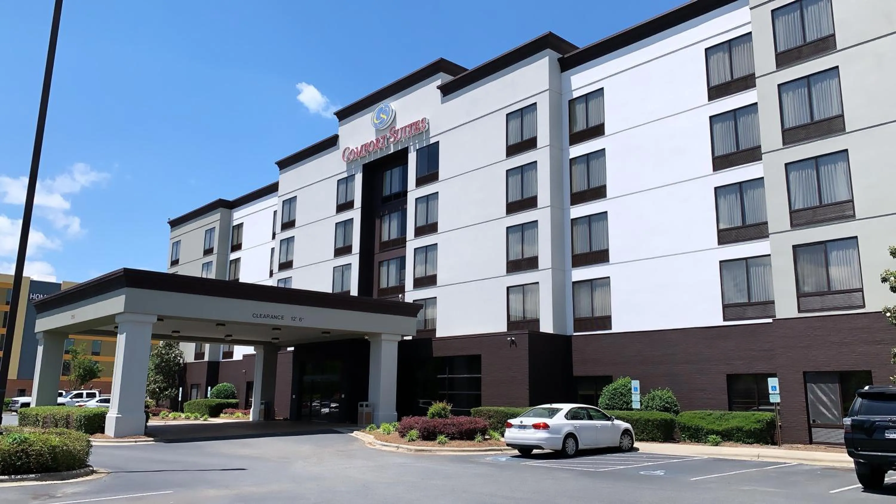 Property building in Comfort Suites Northlake