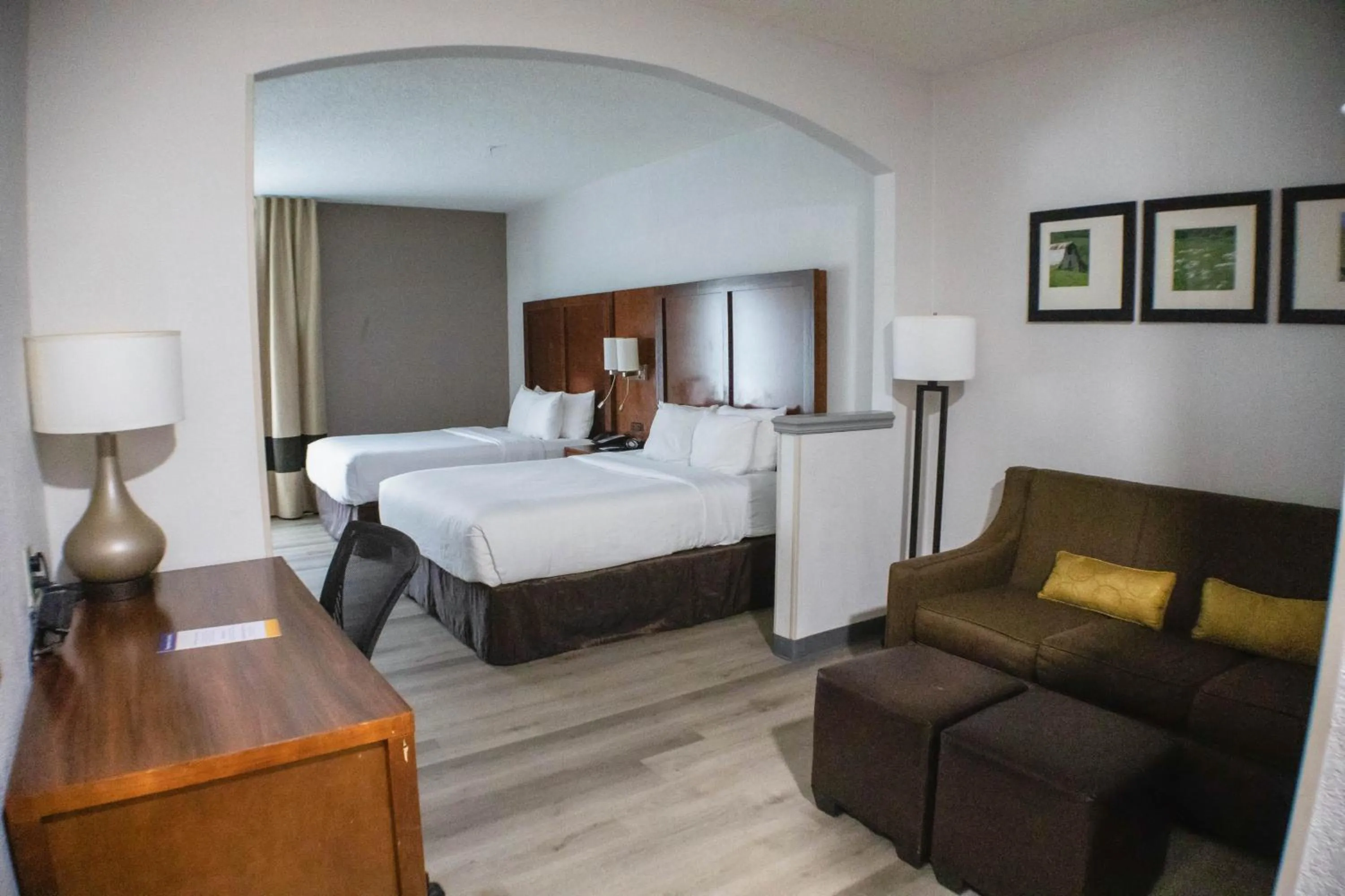 Photo of the whole room, Bed in Comfort Suites Salisbury I-85