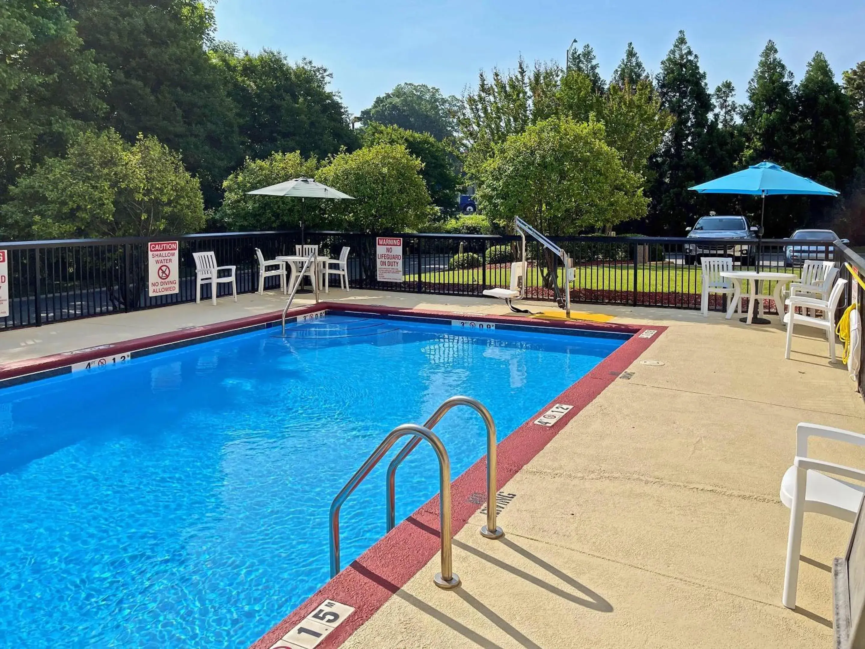 Swimming pool in Comfort Suites Salisbury I-85 Swimming pool in Comfort Suites Salisbury I-85