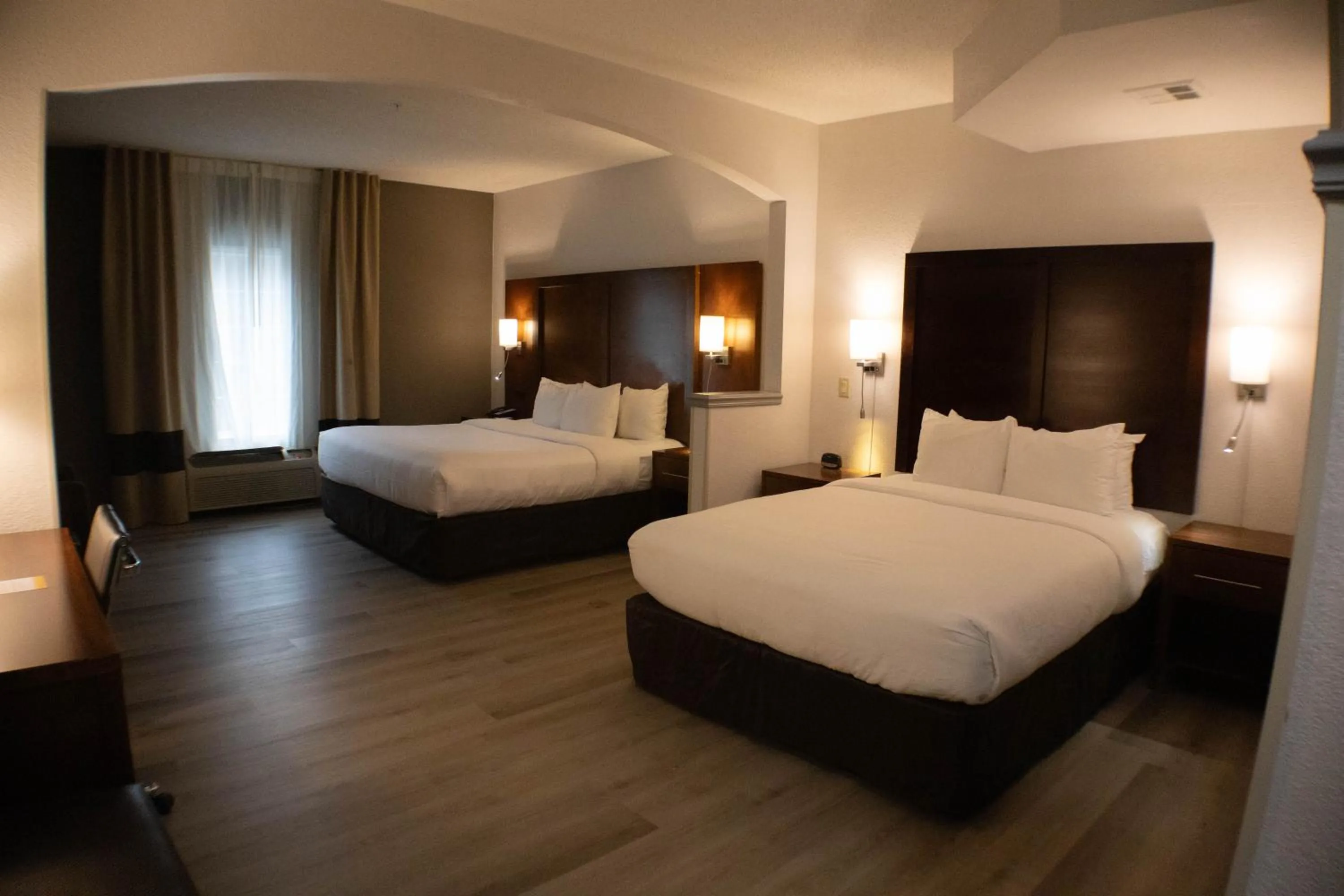 Photo of the whole room, Bed in Comfort Suites Salisbury I-85