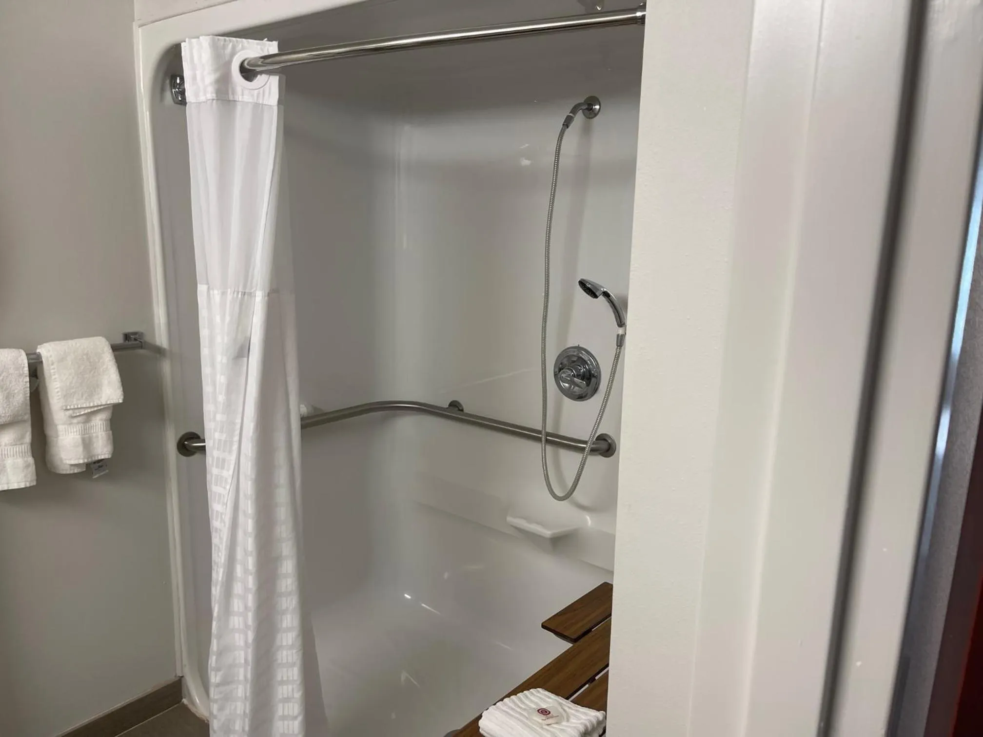 Shower in Comfort Suites Salisbury I-85