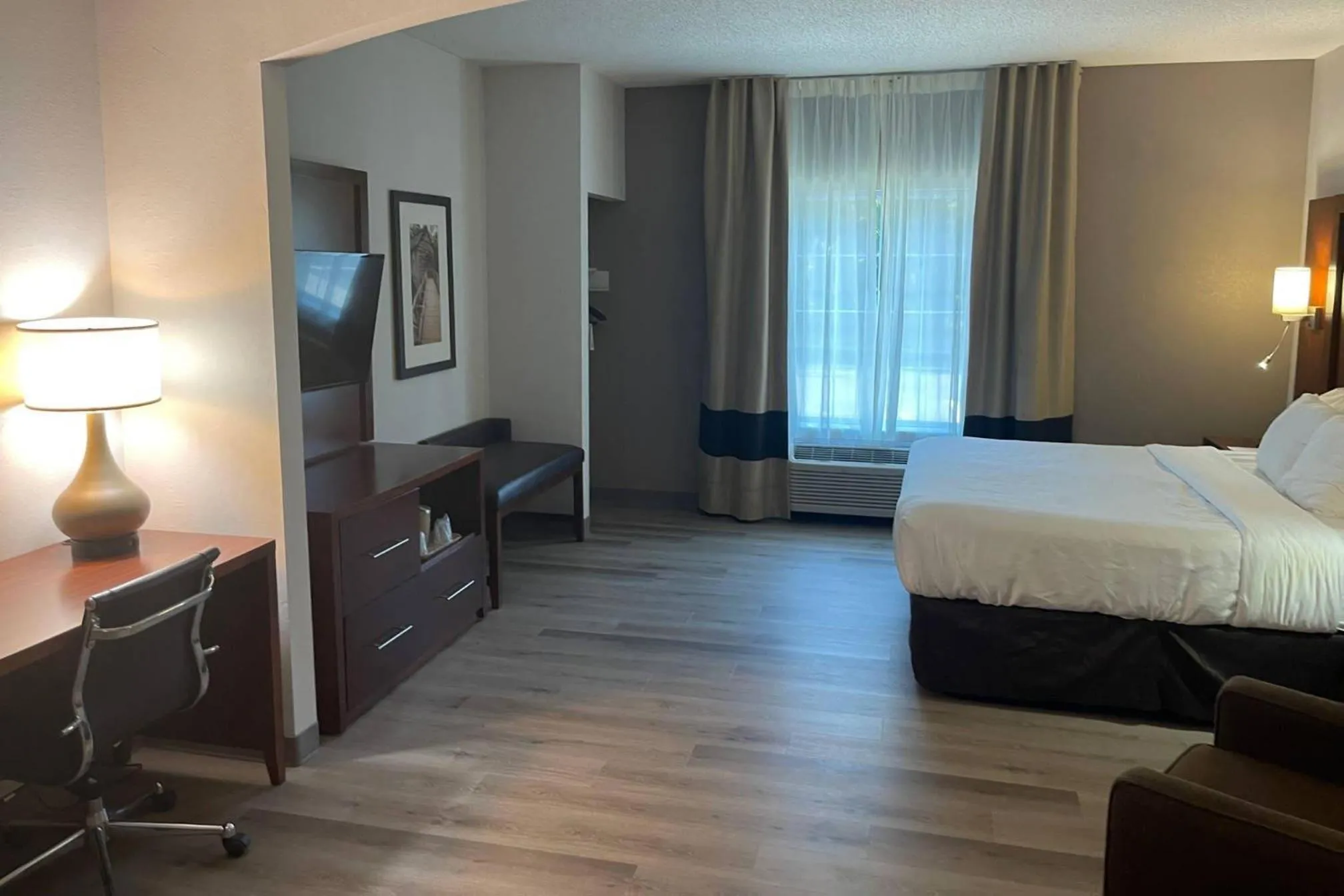 Bedroom, Bed in Comfort Suites Salisbury I-85