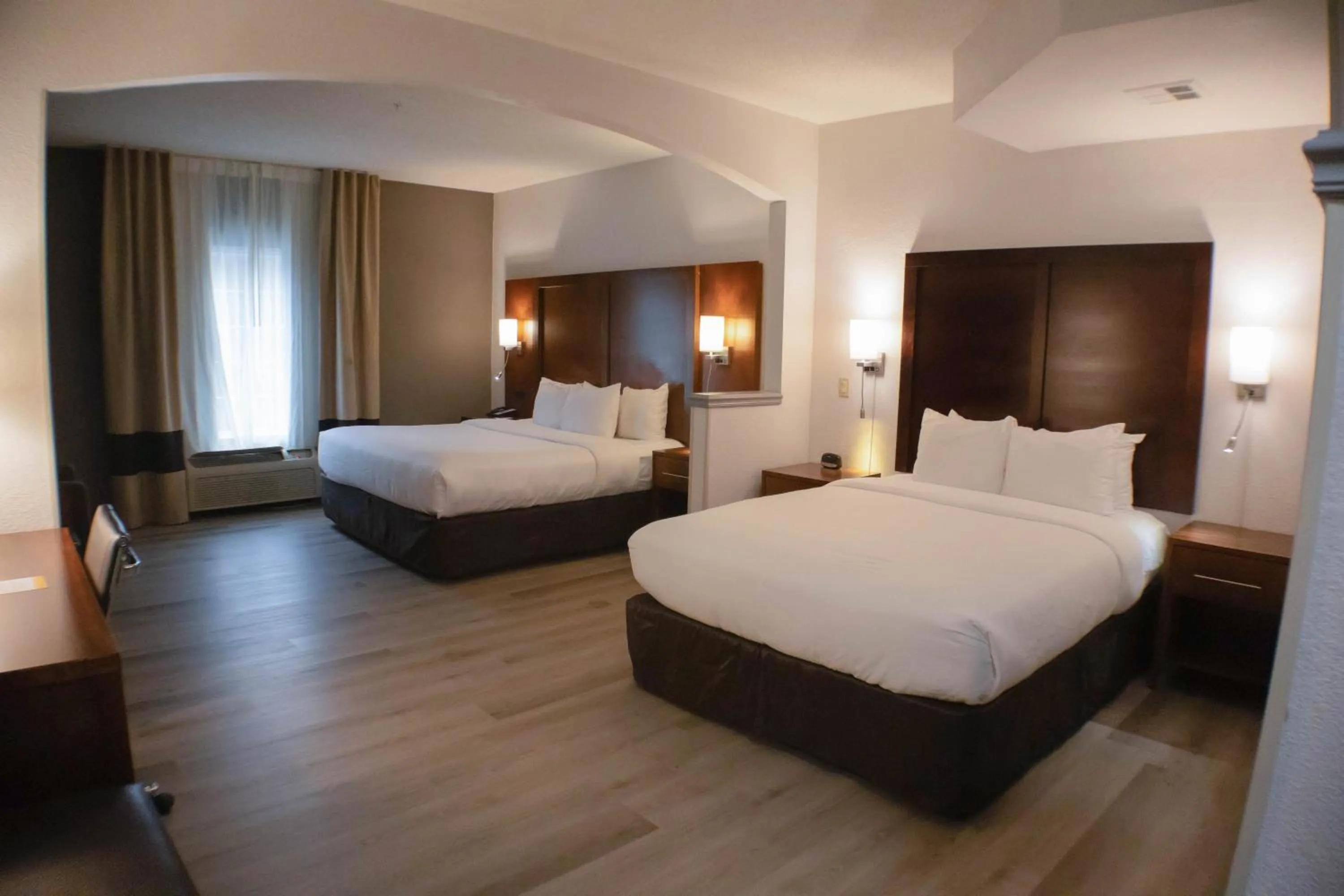 Bedroom, Bed in Comfort Suites Salisbury I-85