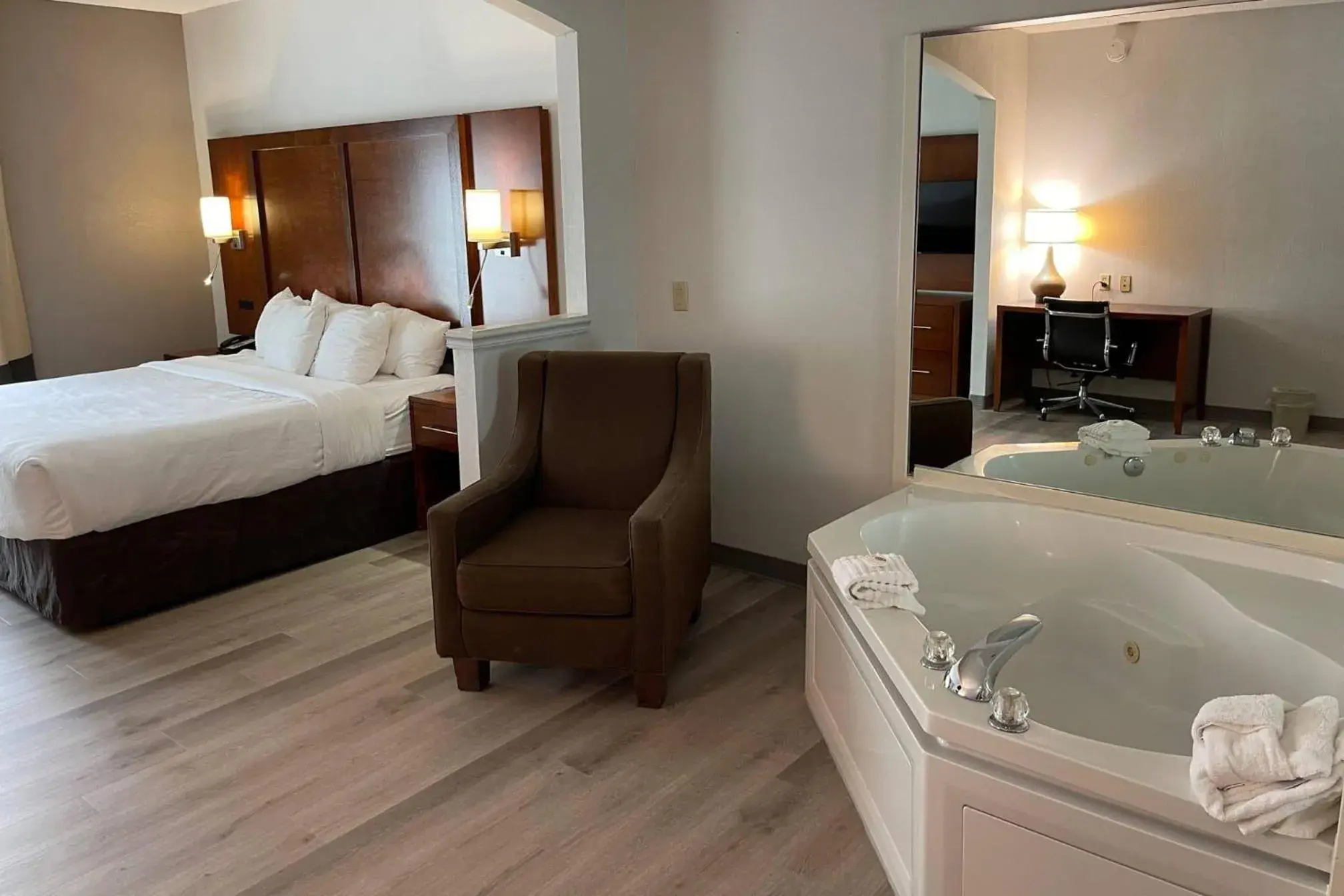 Bedroom, Bed in Comfort Suites Salisbury I-85 Bedroom, Bed in Comfort Suites Salisbury I-85