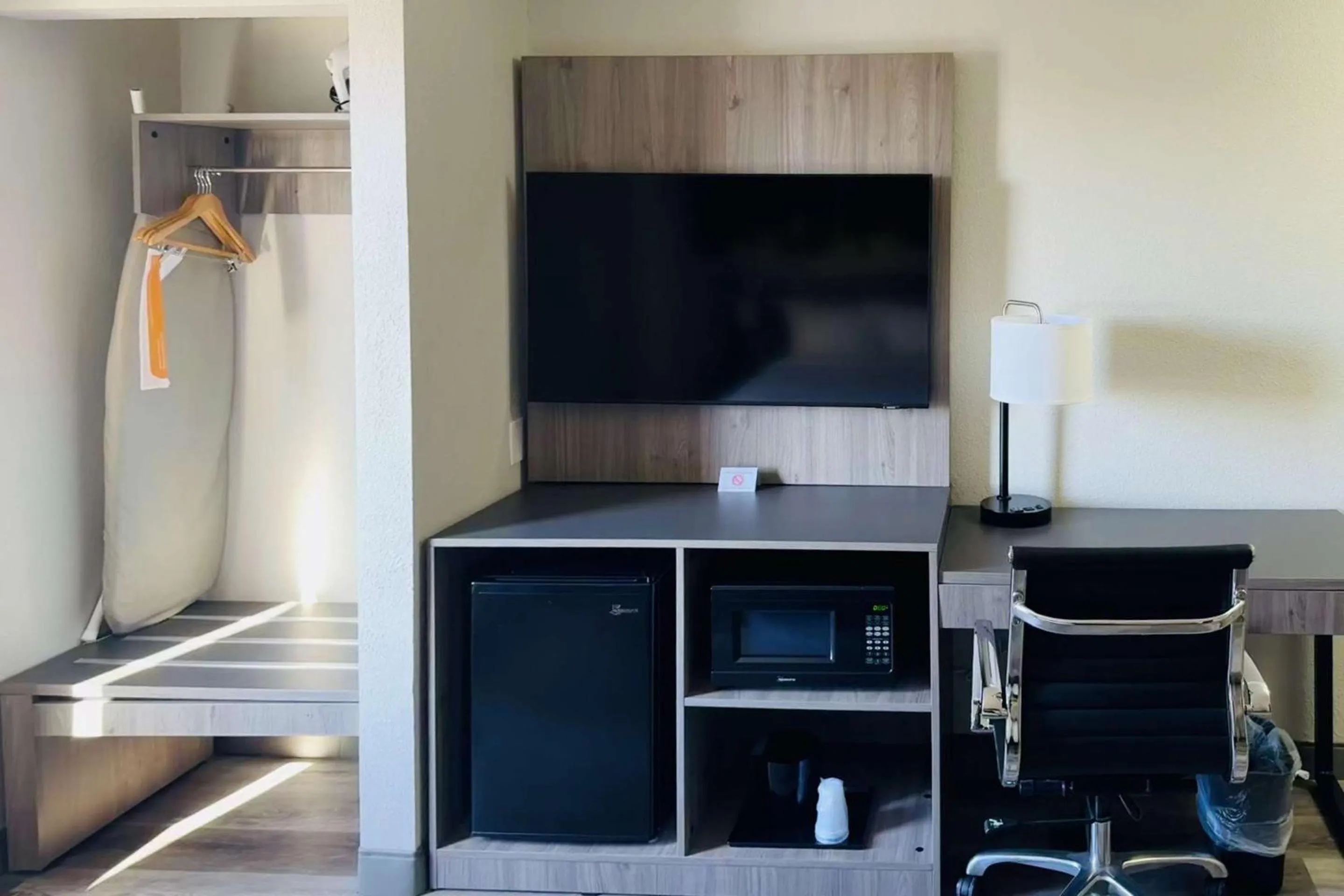 Bedroom in Clarion Pointe Albemarle