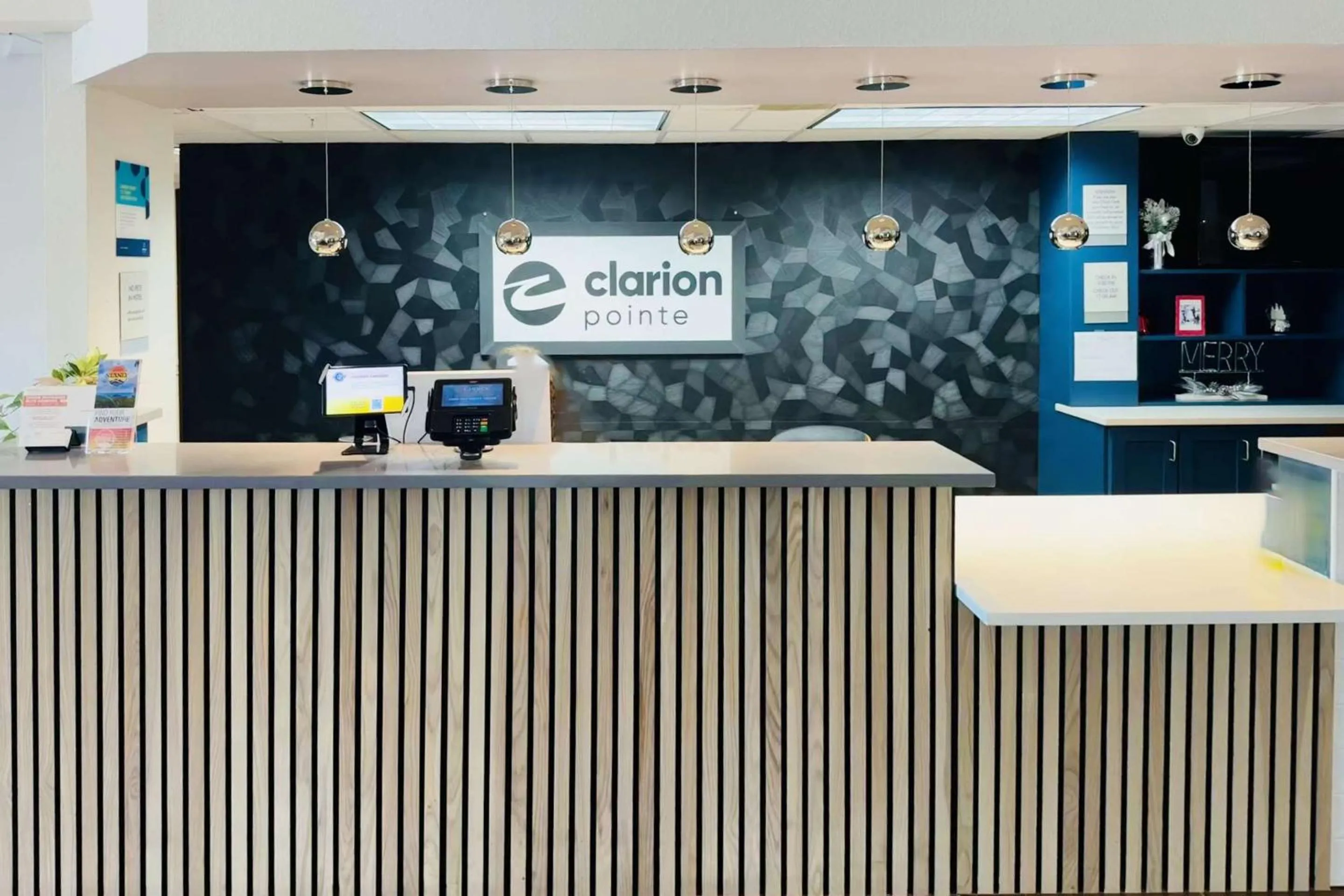 Lobby or reception in Clarion Pointe Albemarle