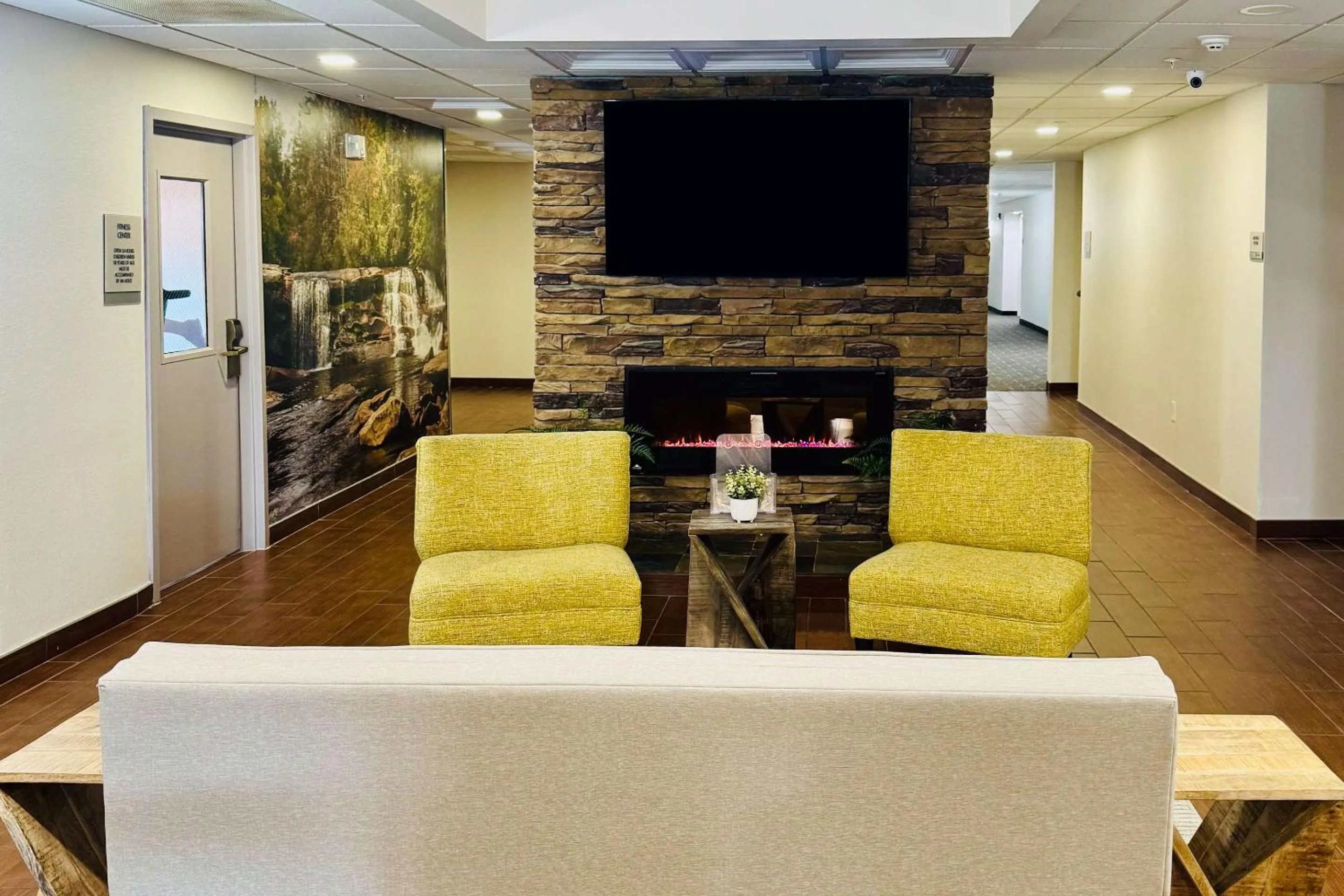 Lobby or reception in Clarion Pointe Albemarle
