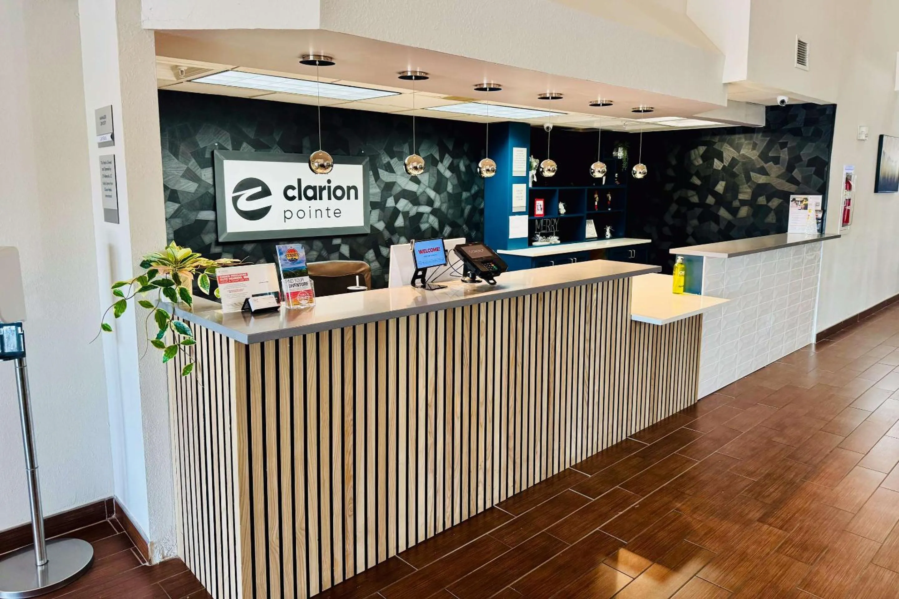 Lobby or reception in Clarion Pointe Albemarle