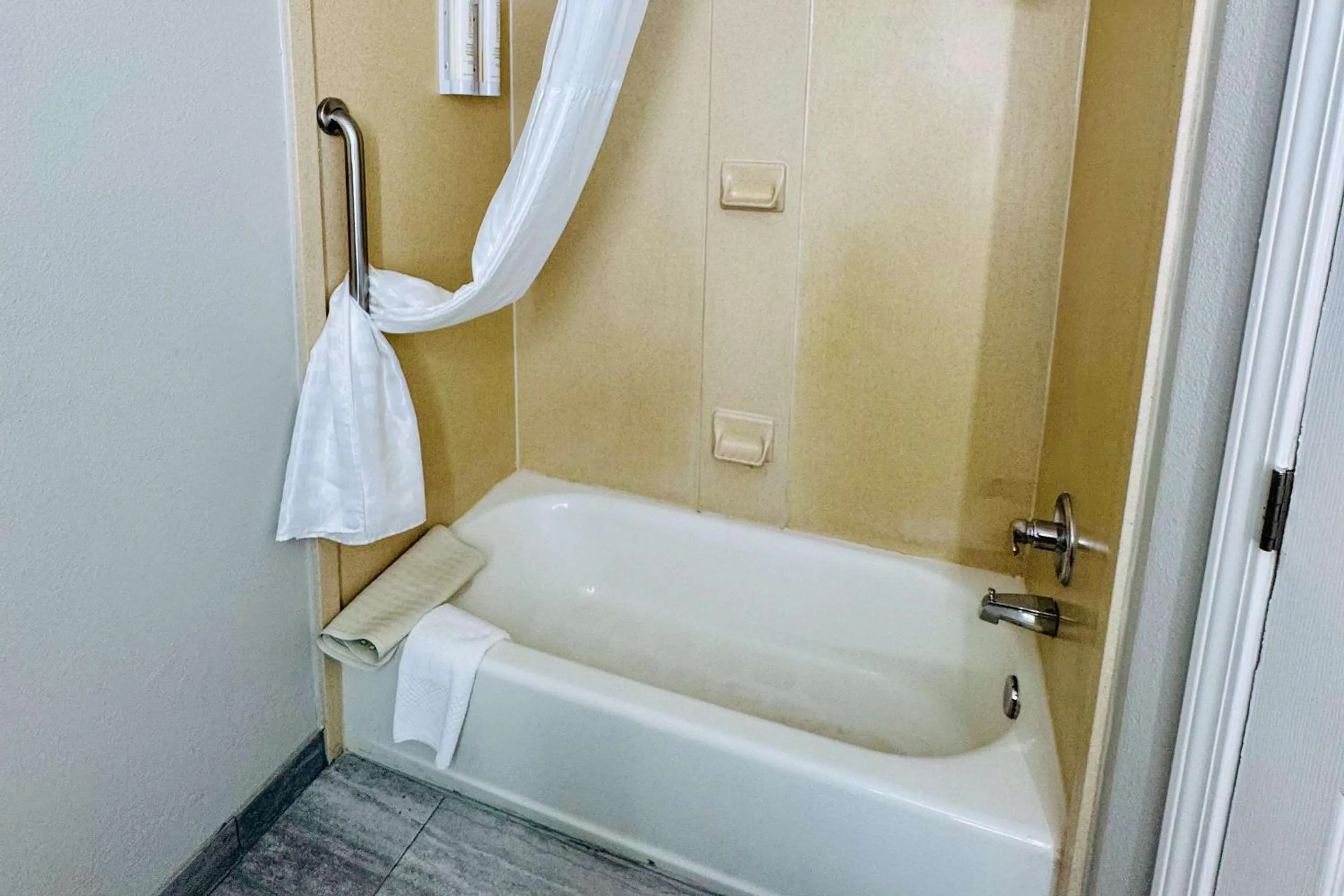 Bedroom in Clarion Pointe Albemarle