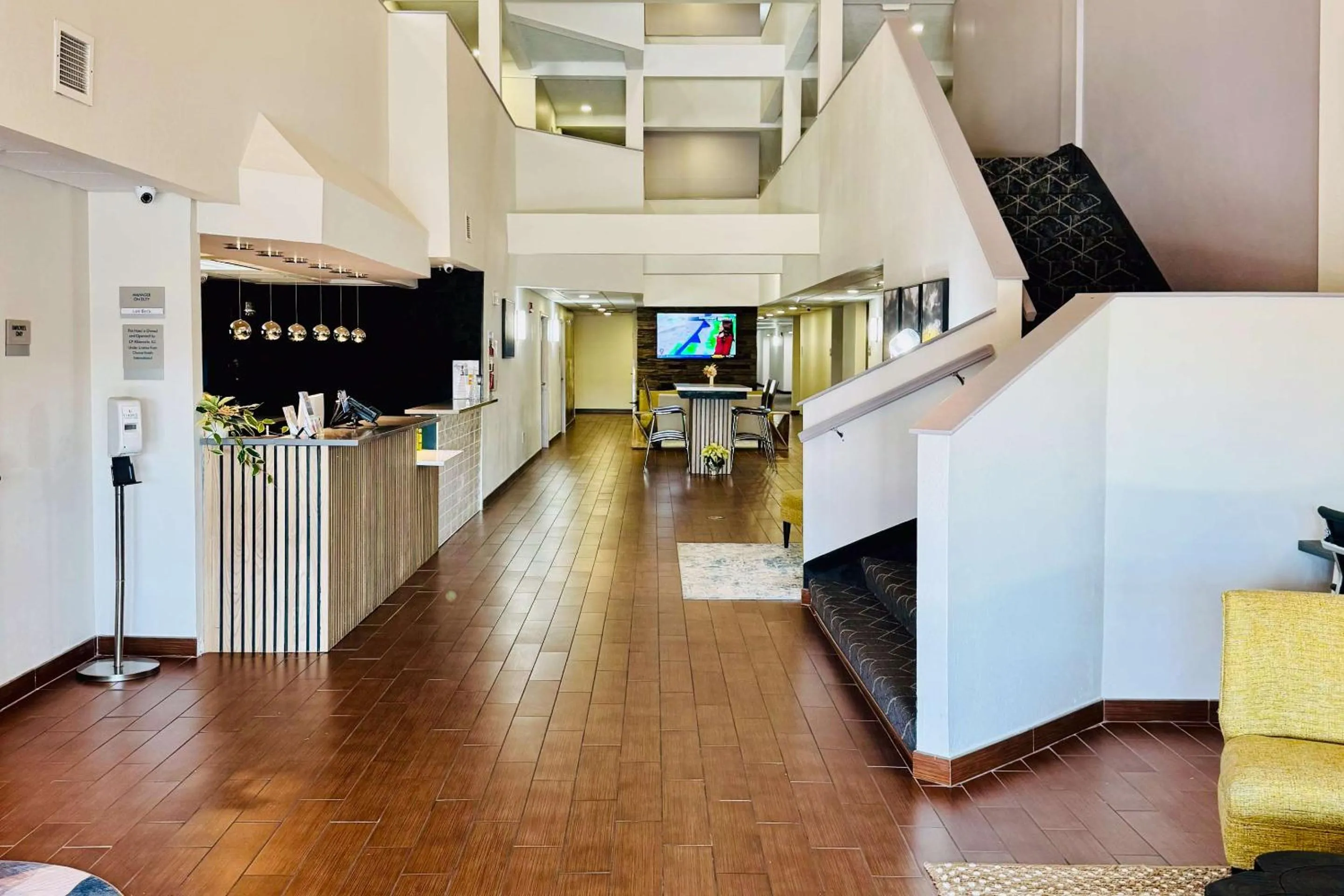 Lobby or reception in Clarion Pointe Albemarle