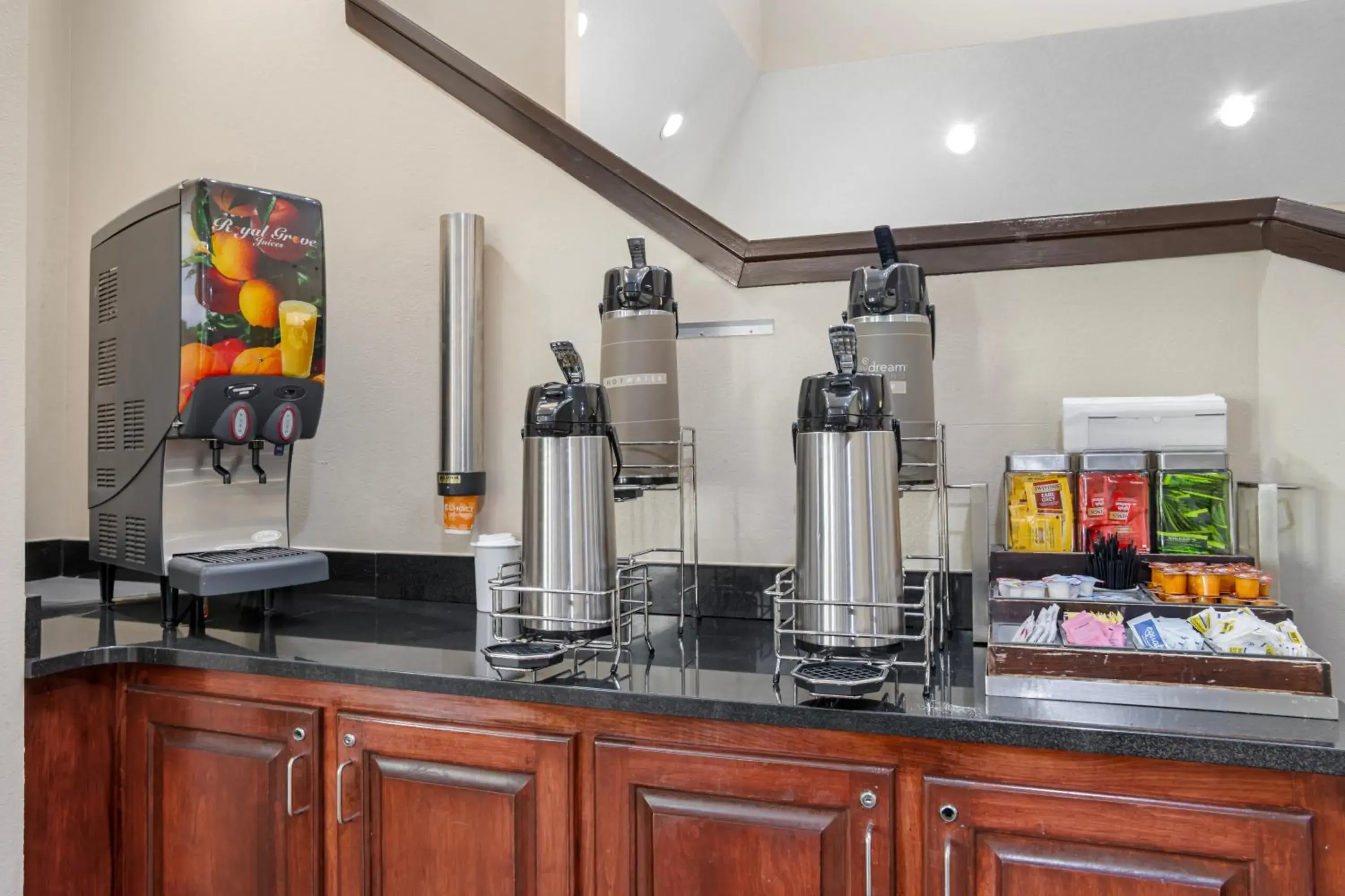 Restaurant/places to eat in Sleep Inn & Suites at Concord Mills Restaurant/places to eat in Sleep Inn & Suites at Concord Mills