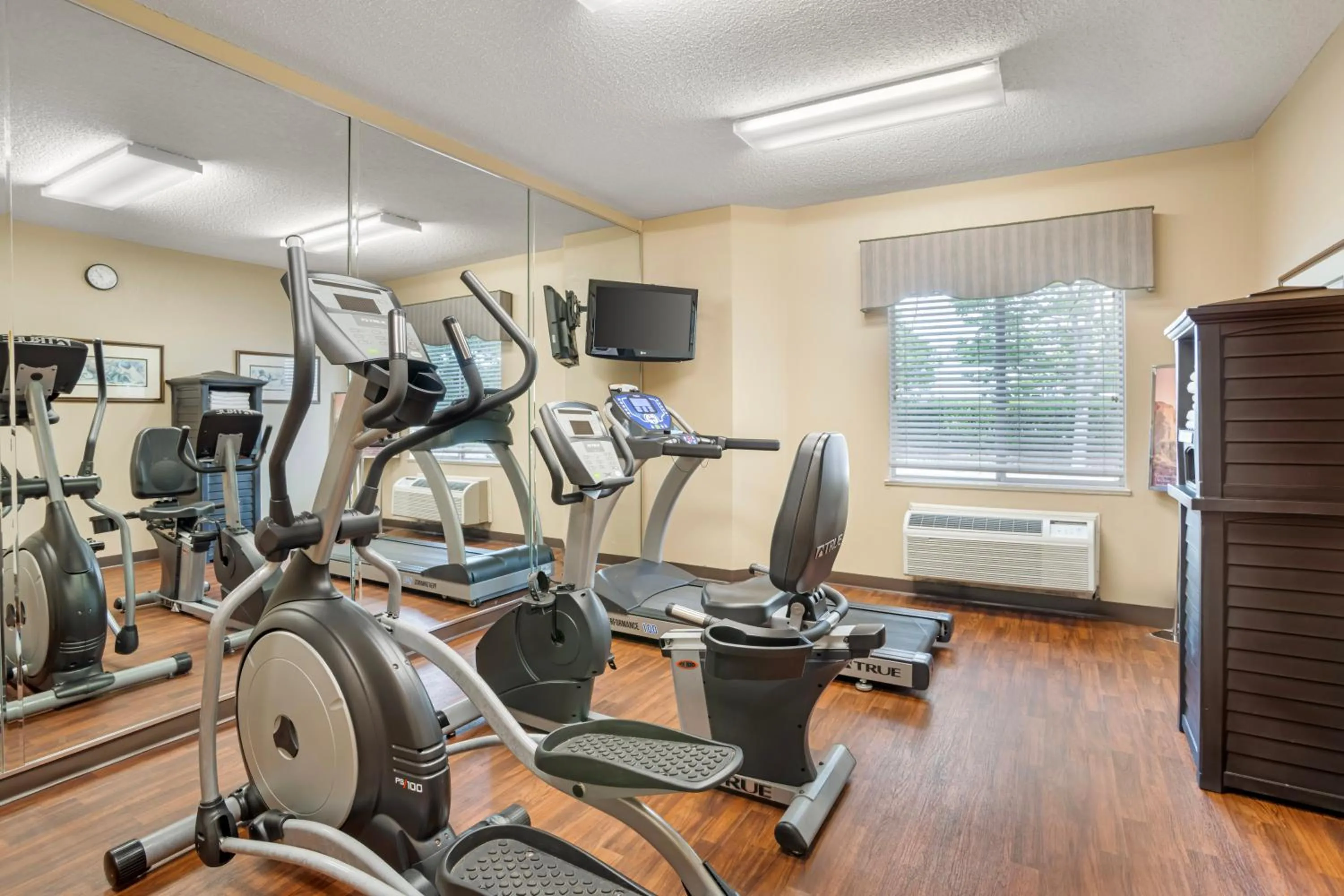 Fitness centre/facilities in Sleep Inn & Suites at Concord Mills