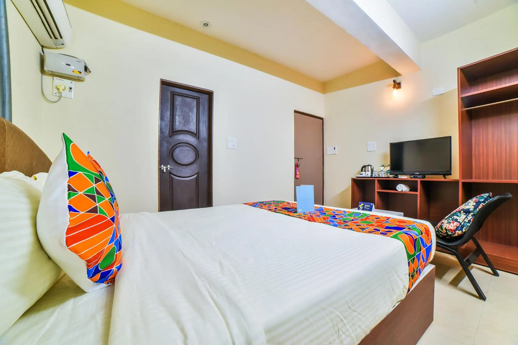 TV and multimedia, Bed in FabHotel K7 Trends With Pool, Calangute Beach