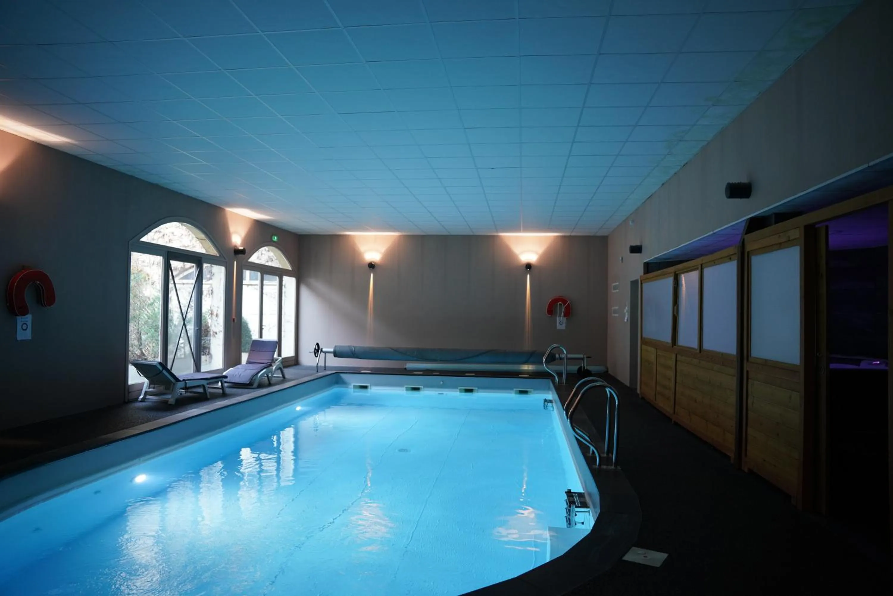 Swimming pool in Chateau d'Ayres - Hôtel & Spa