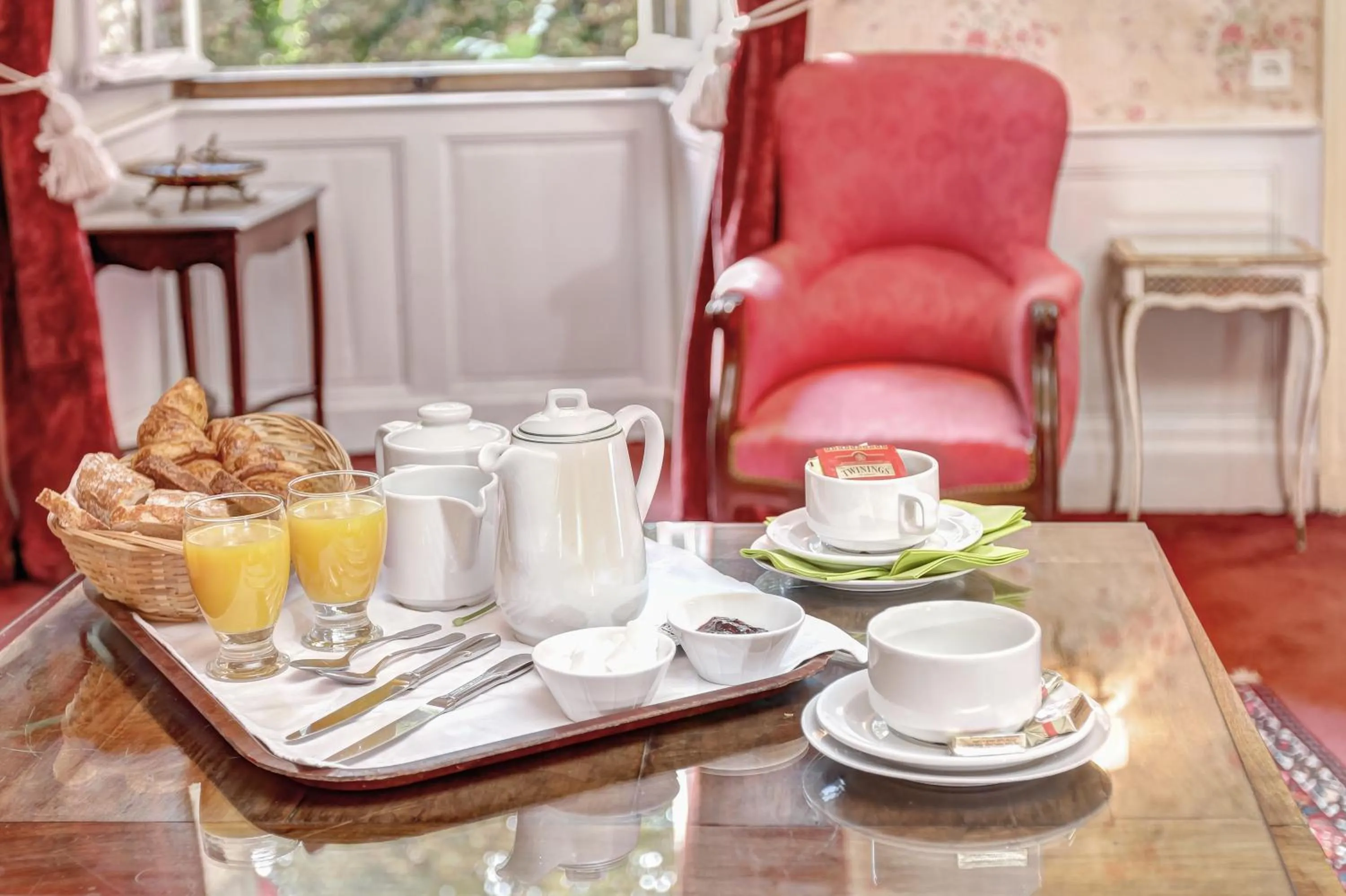 Breakfast in Chateau d'Ayres - Hôtel & Spa