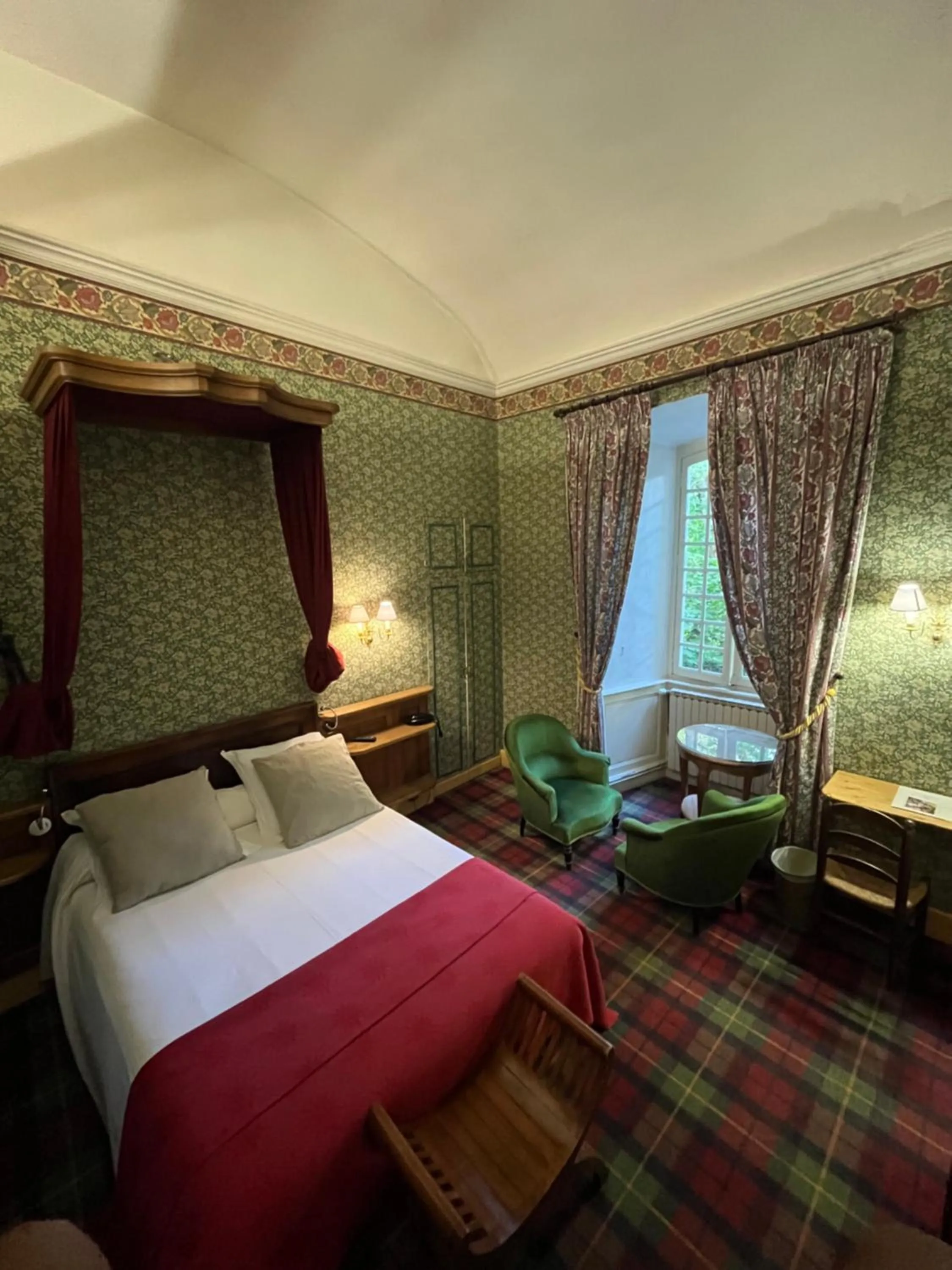 Photo of the whole room, Bed in Chateau d'Ayres - Hôtel & Spa