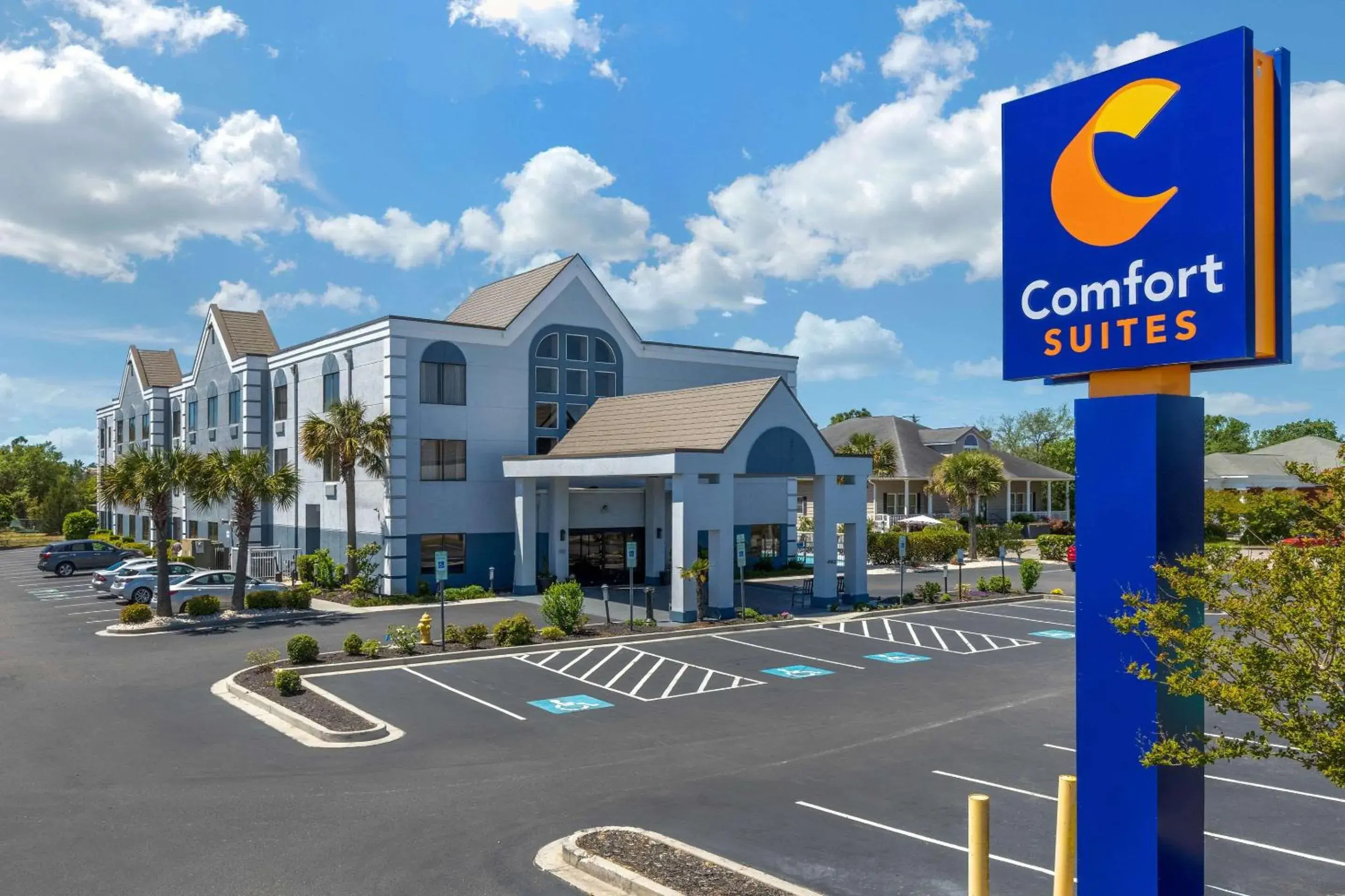 Property building in Comfort Suites Southport - Oak Island Property building in Comfort Suites Southport - Oak Island