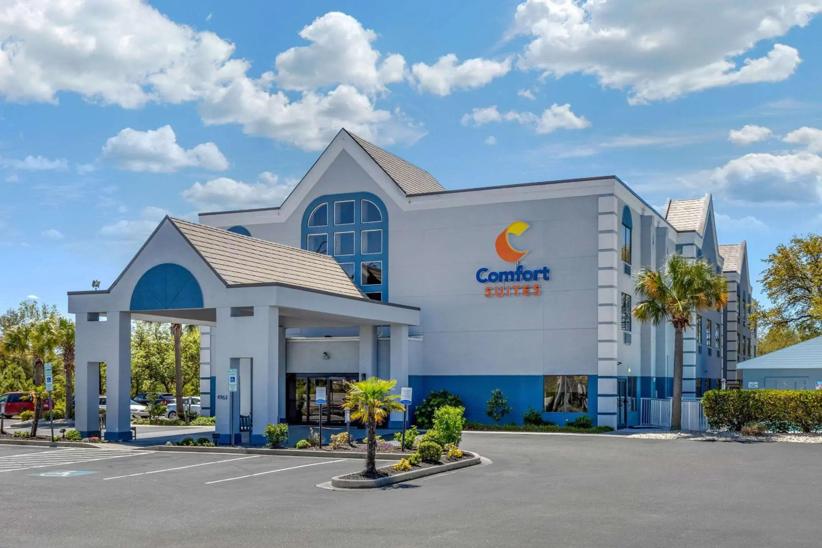 Property building in Comfort Suites Southport - Oak Island Property building in Comfort Suites Southport - Oak Island