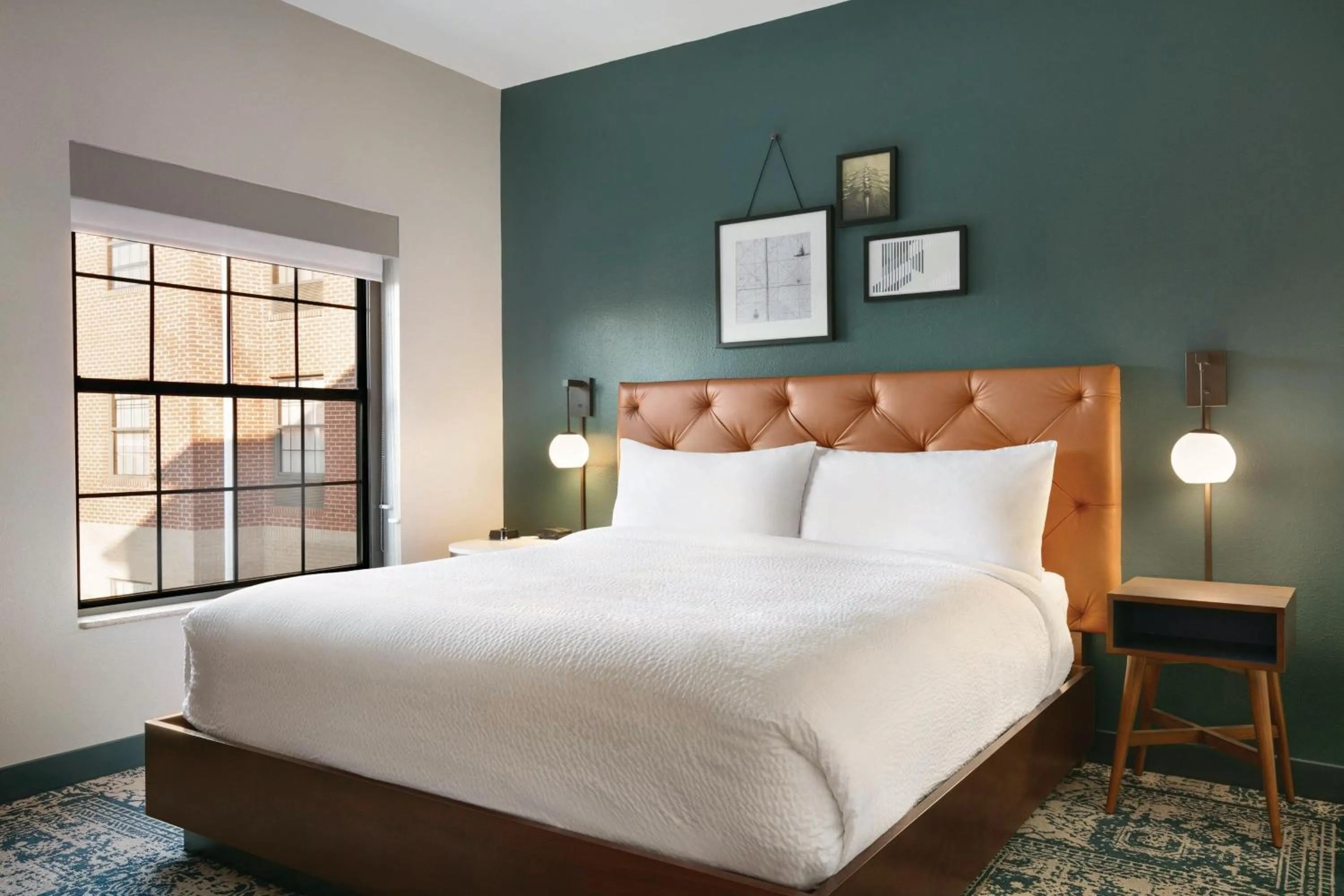 Photo of the whole room, Bed in Four Points by Sheraton Raleigh Arena