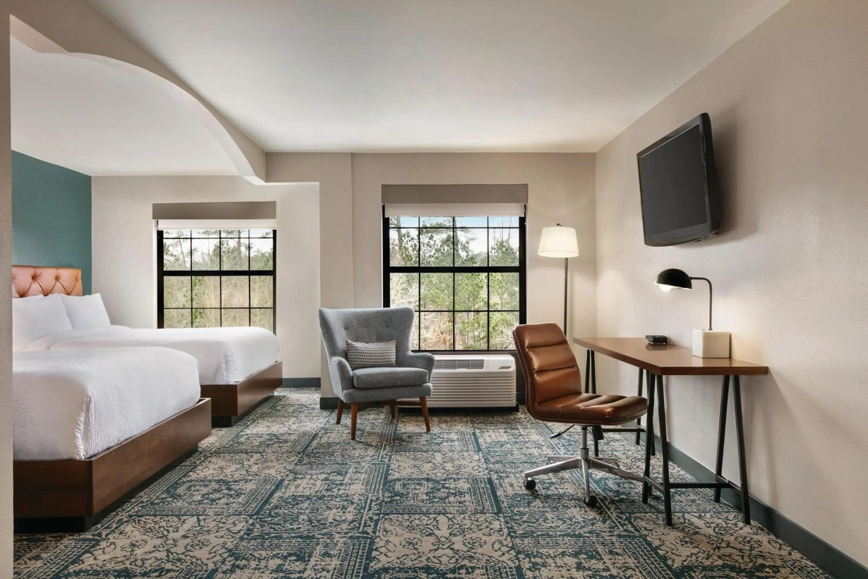 Photo of the whole room, Bed in Four Points by Sheraton Raleigh Arena