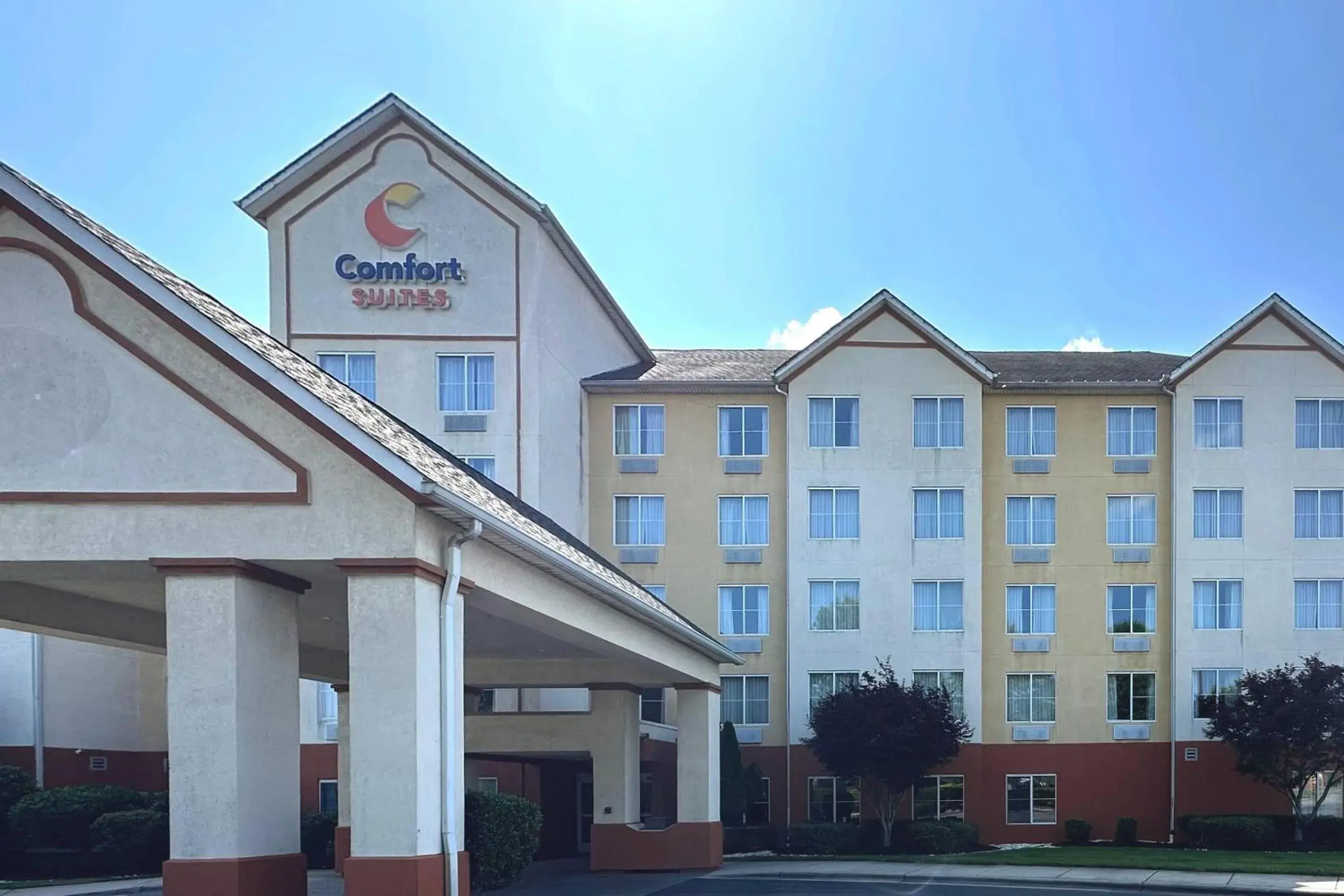Property building in Comfort Suites Airport Property building in Comfort Suites Airport