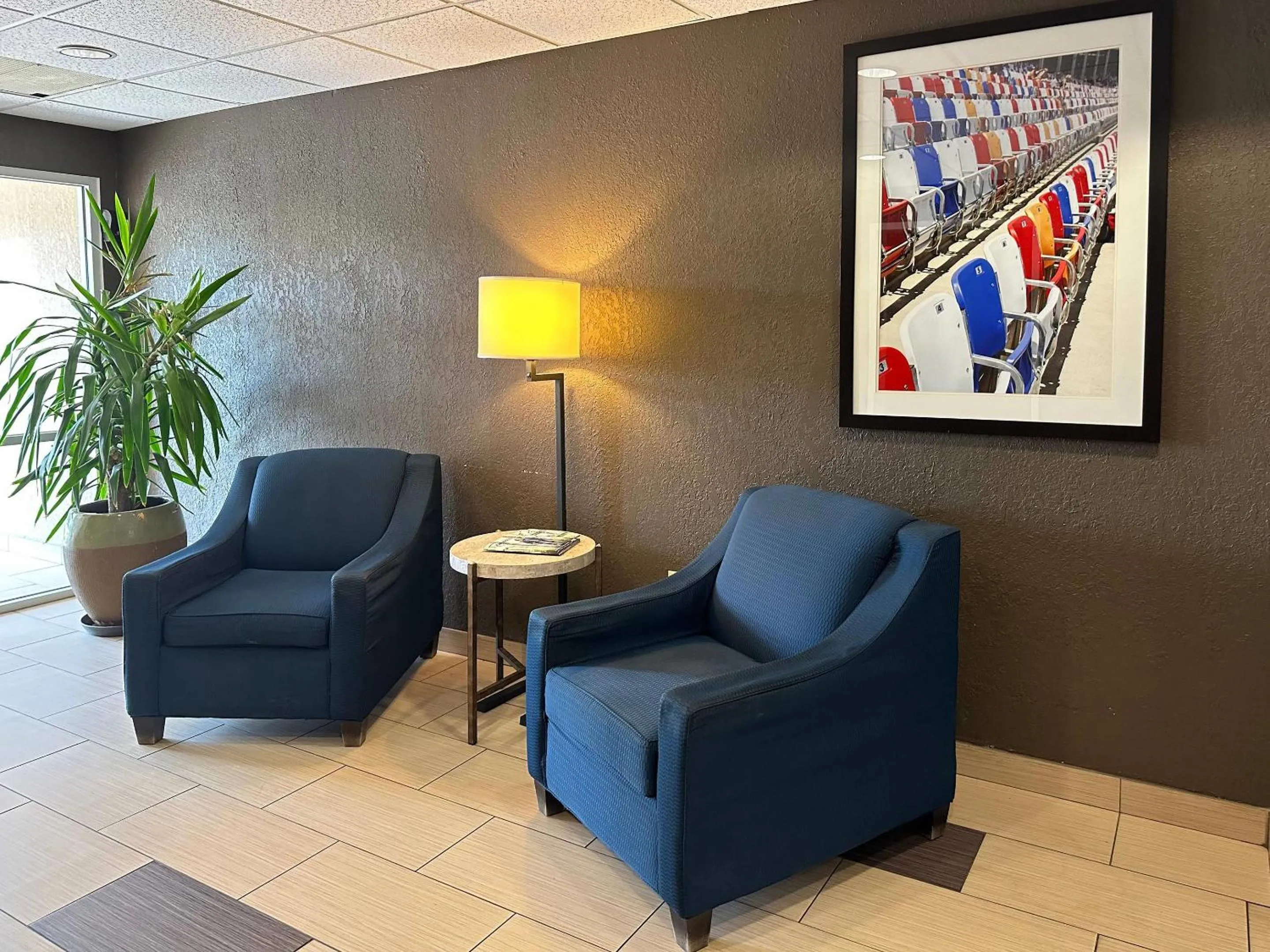 Lobby or reception in Comfort Suites Airport