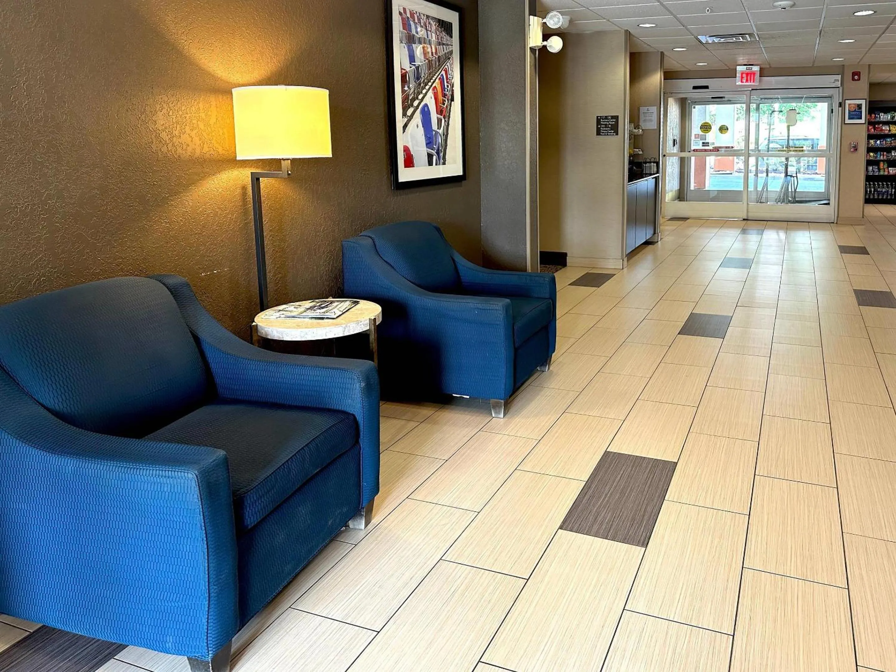 Lobby or reception in Comfort Suites Airport