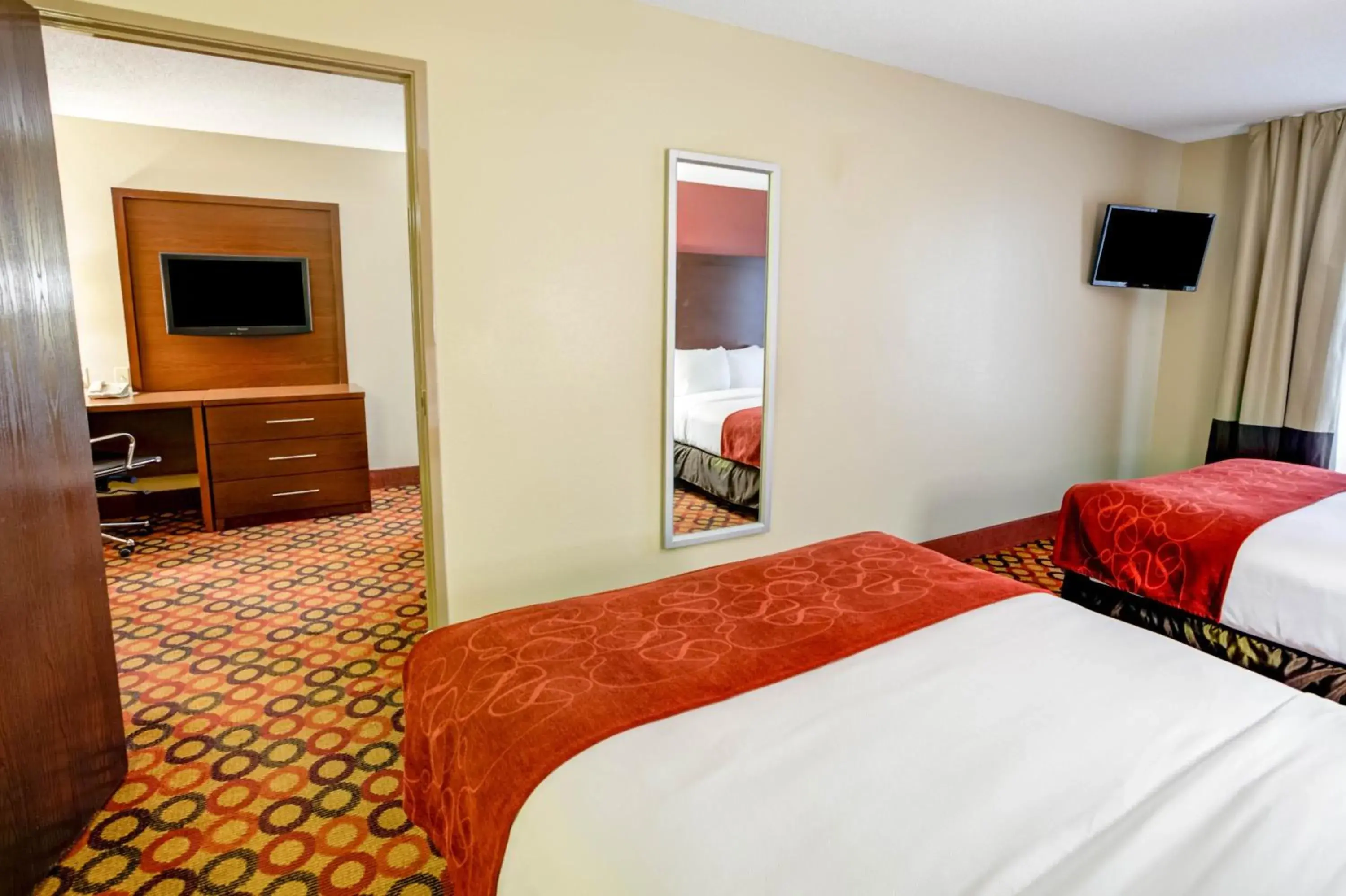 Photo of the whole room, Bed in Charlotte Suites by IHG Photo of the whole room, Bed in Charlotte Suites by IHG