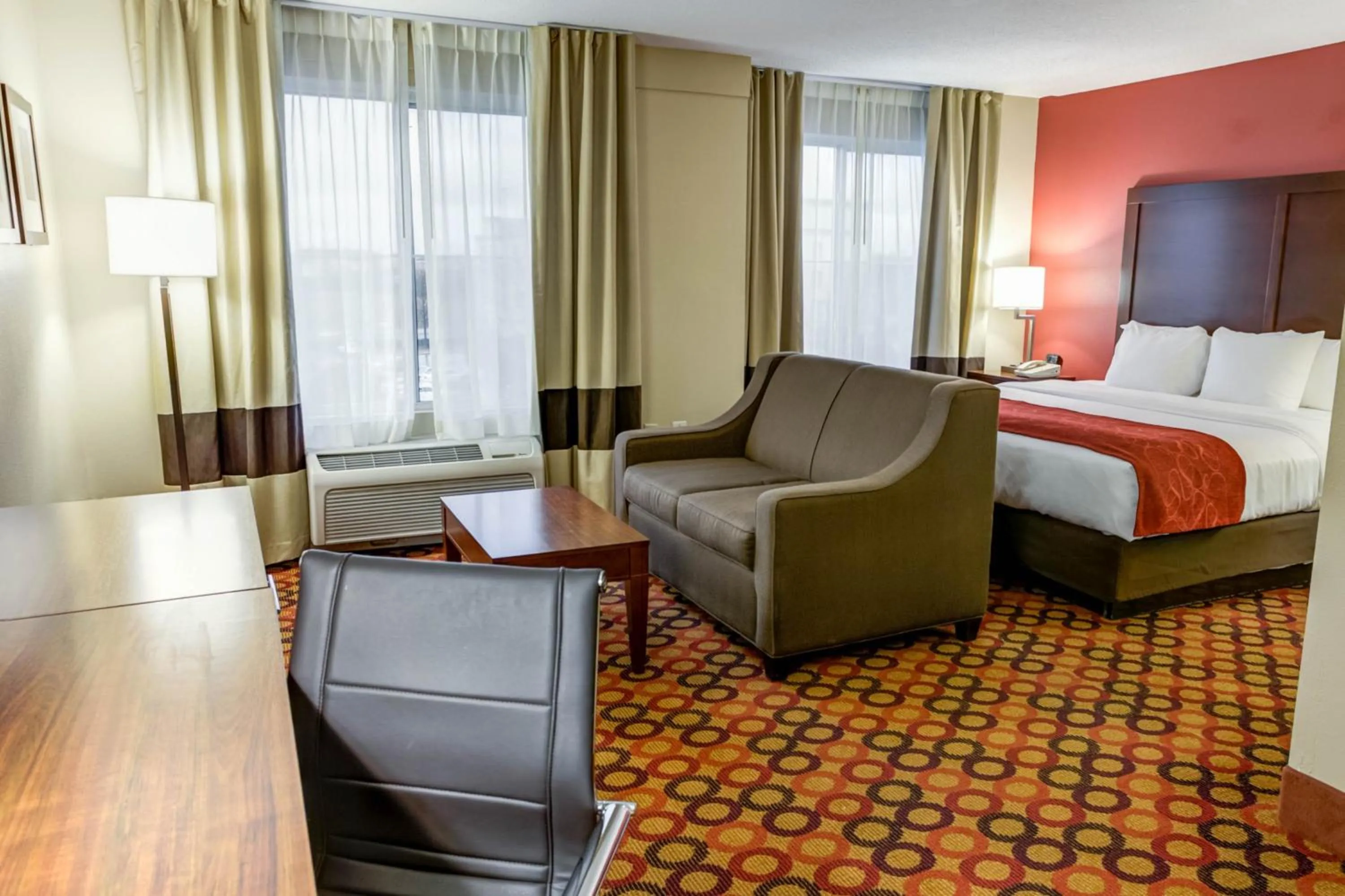 Photo of the whole room, Bed in Concord Suites by IHG