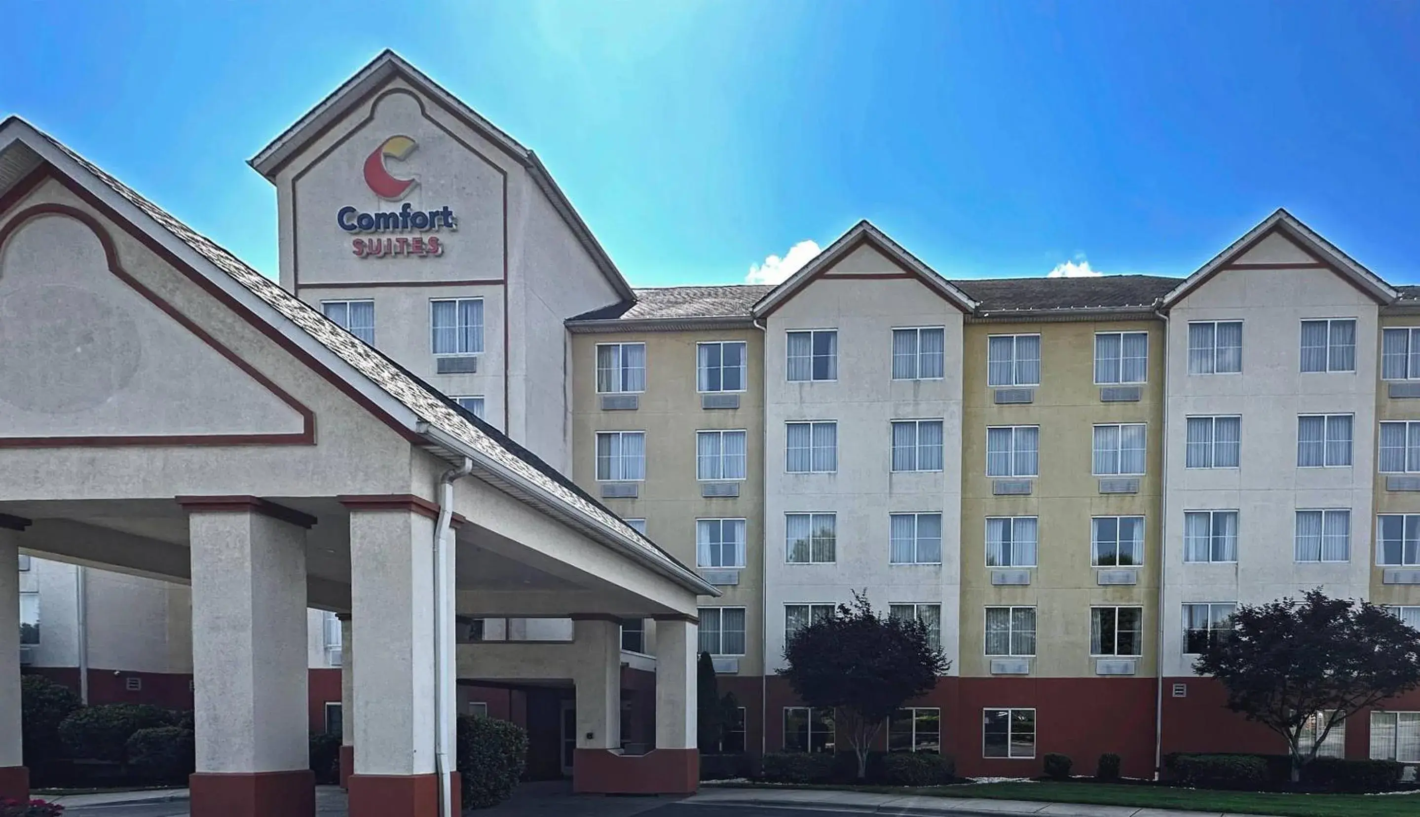 Property building in Comfort Suites Concord Mills Property building in Comfort Suites Concord Mills