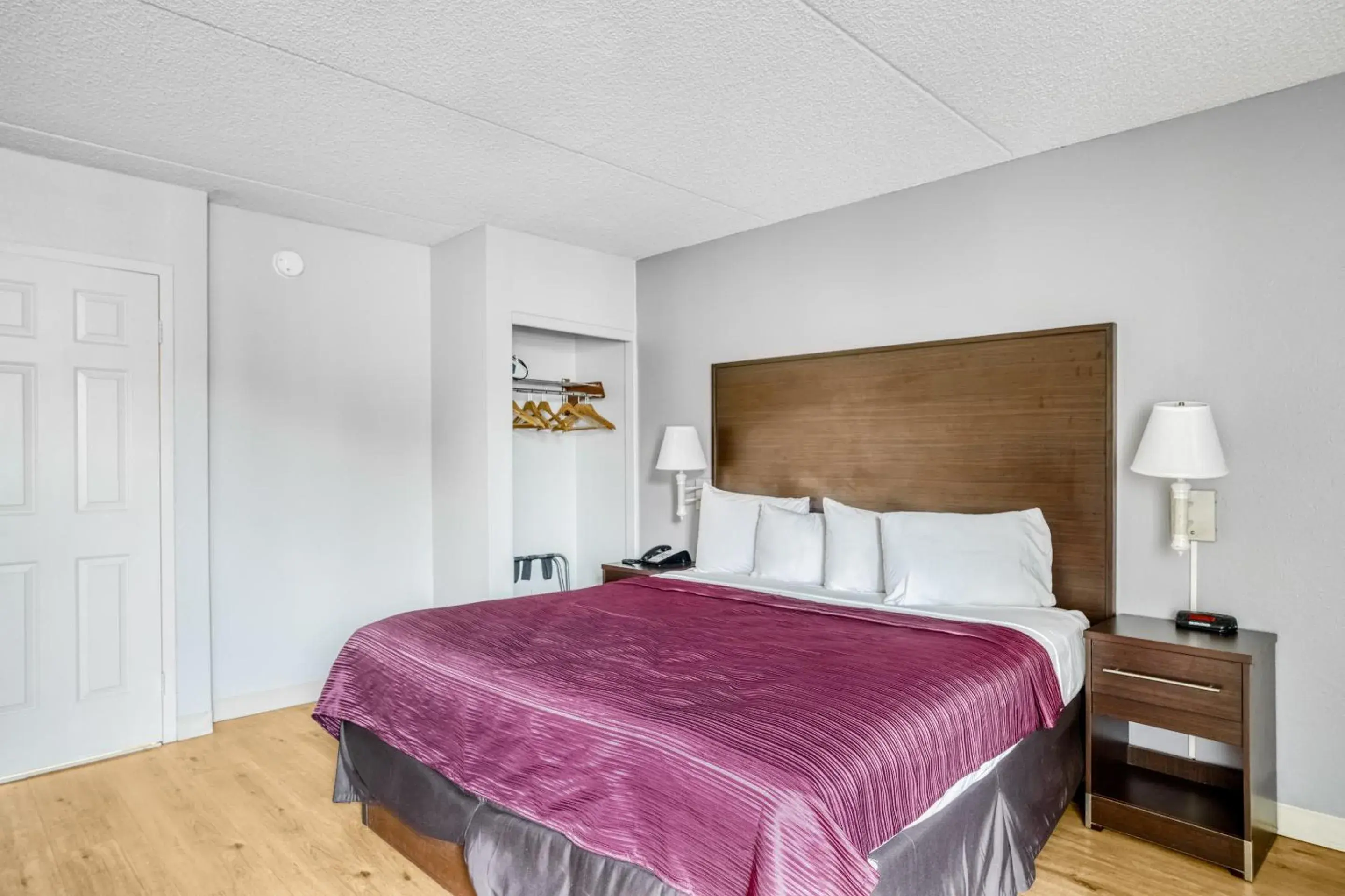 Bedroom in OYO Hotel Burlington South Bedroom in OYO Hotel Burlington South