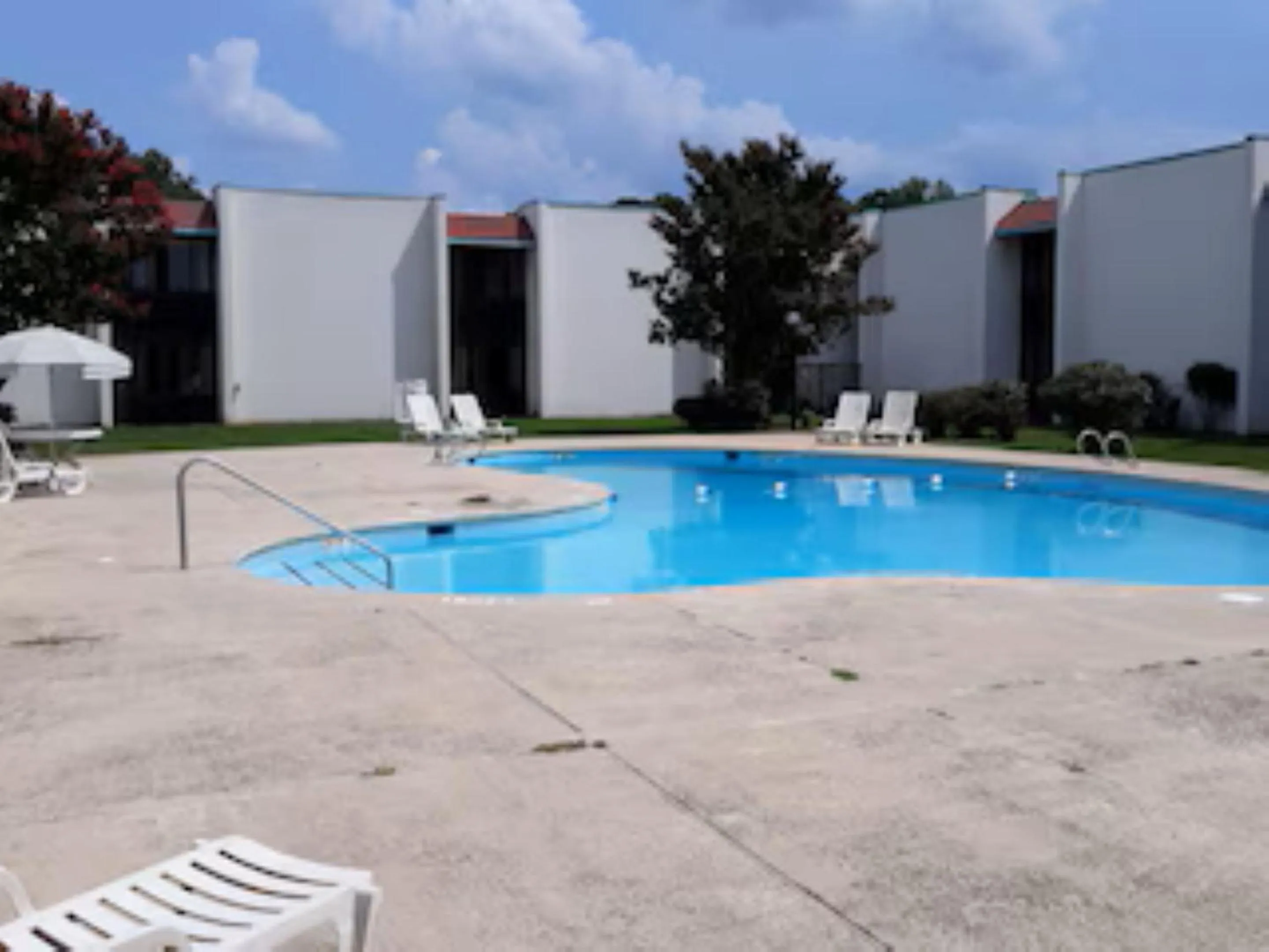 Swimming pool in OYO Hotel Burlington South