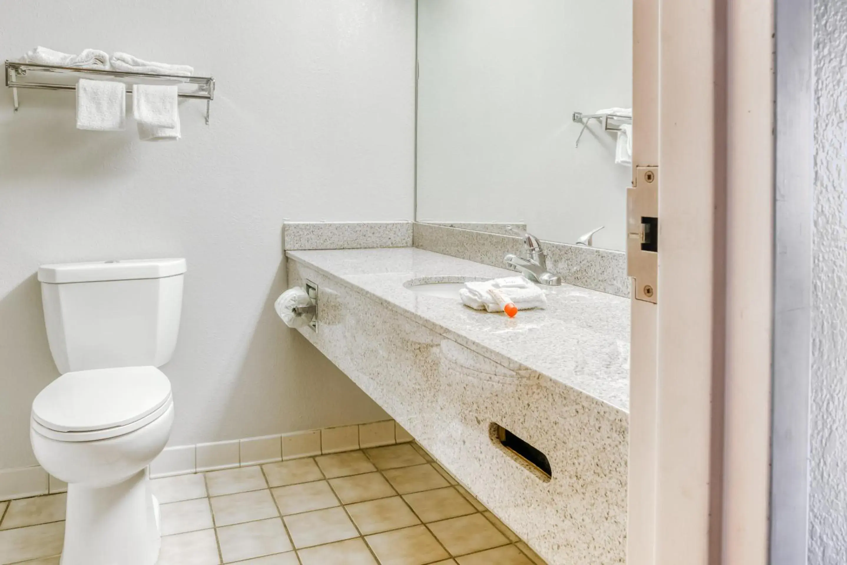 Bedroom in OYO Hotel Burlington South Bedroom in OYO Hotel Burlington South