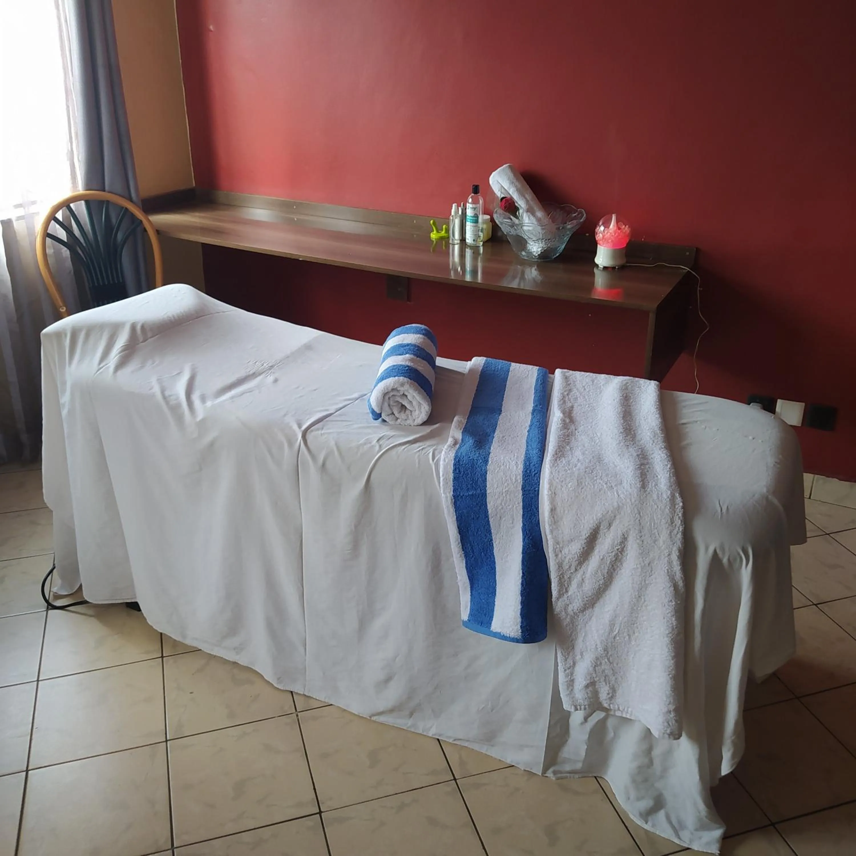 Spa and wellness centre/facilities, Bed in Plus254 Hotel