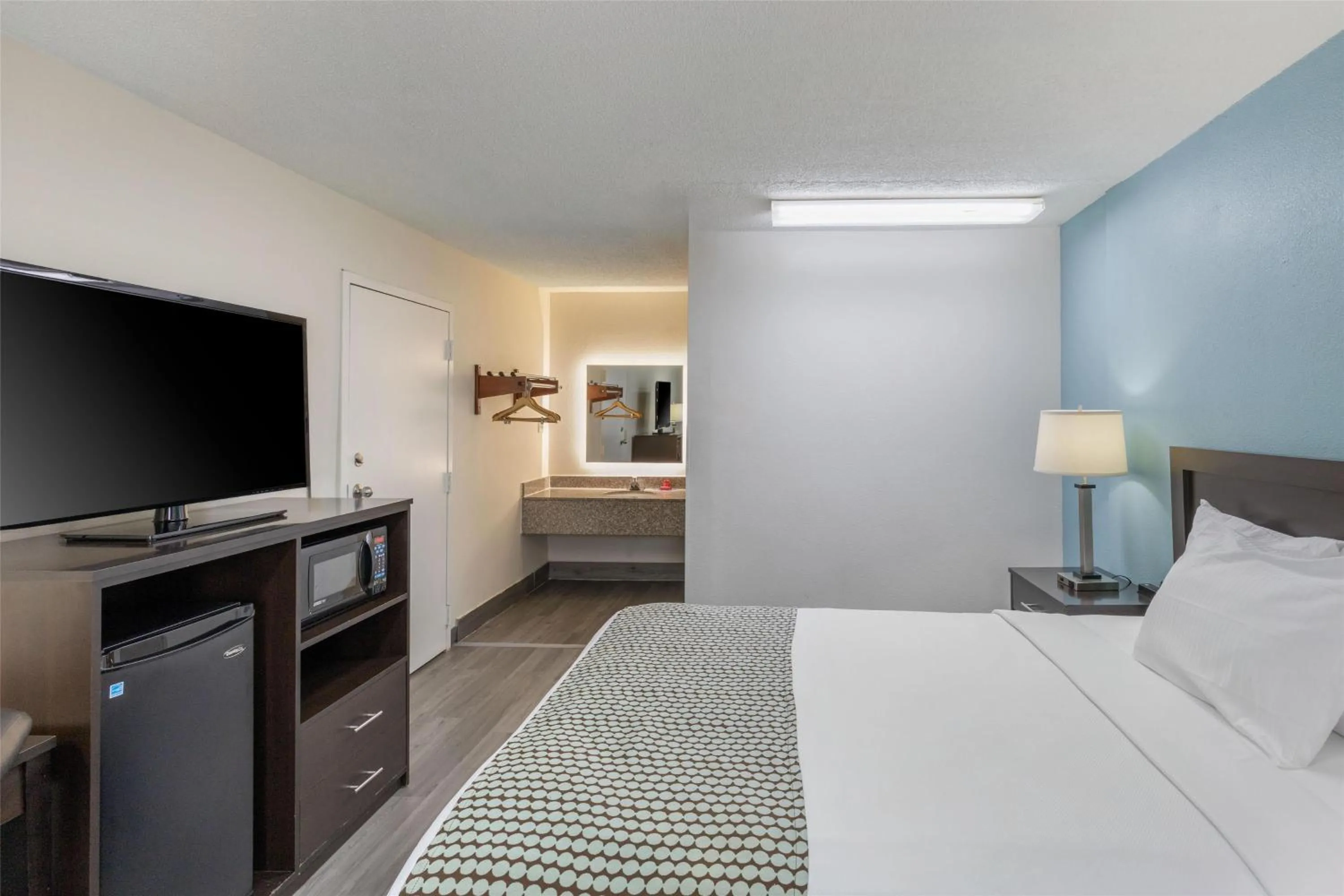 Bedroom, Bed in SureStay Plus Hotel by Best Western Asheboro