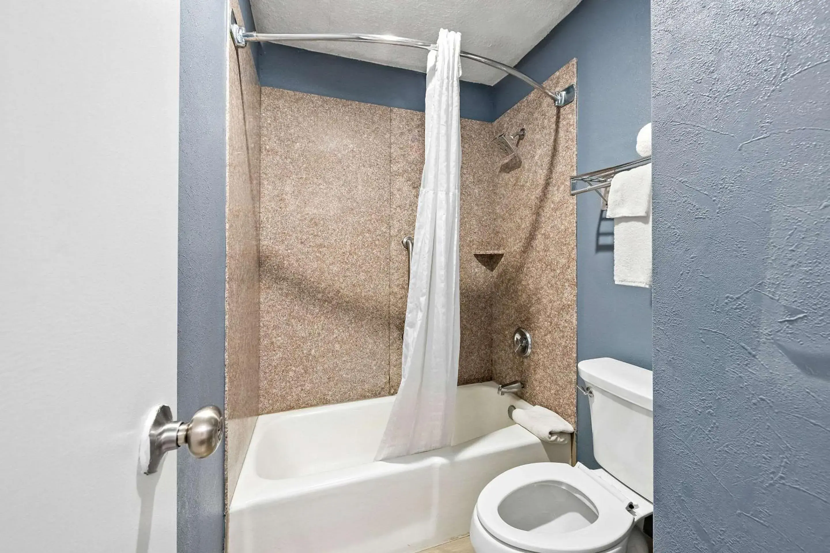 Bedroom in Quality Inn & Suites Fayetteville I-95 Bedroom in Quality Inn & Suites Fayetteville I-95