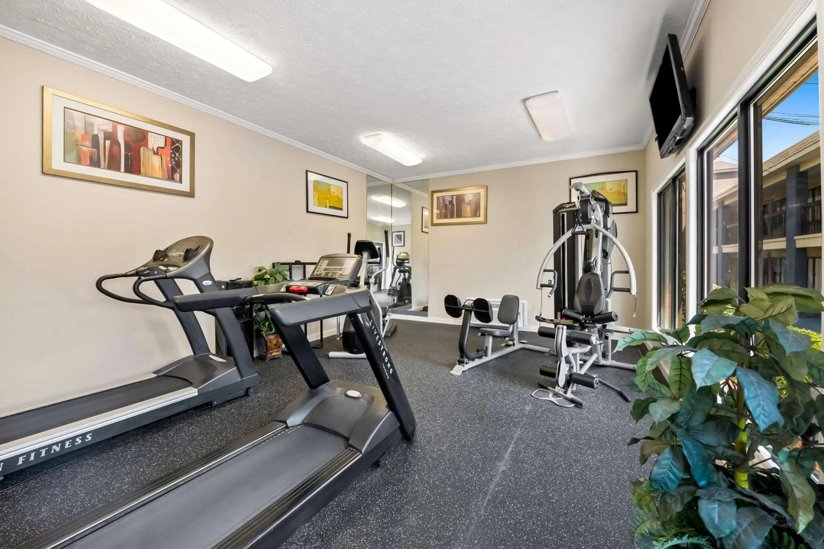 Fitness centre/facilities in Quality Inn & Suites Fayetteville I-95
