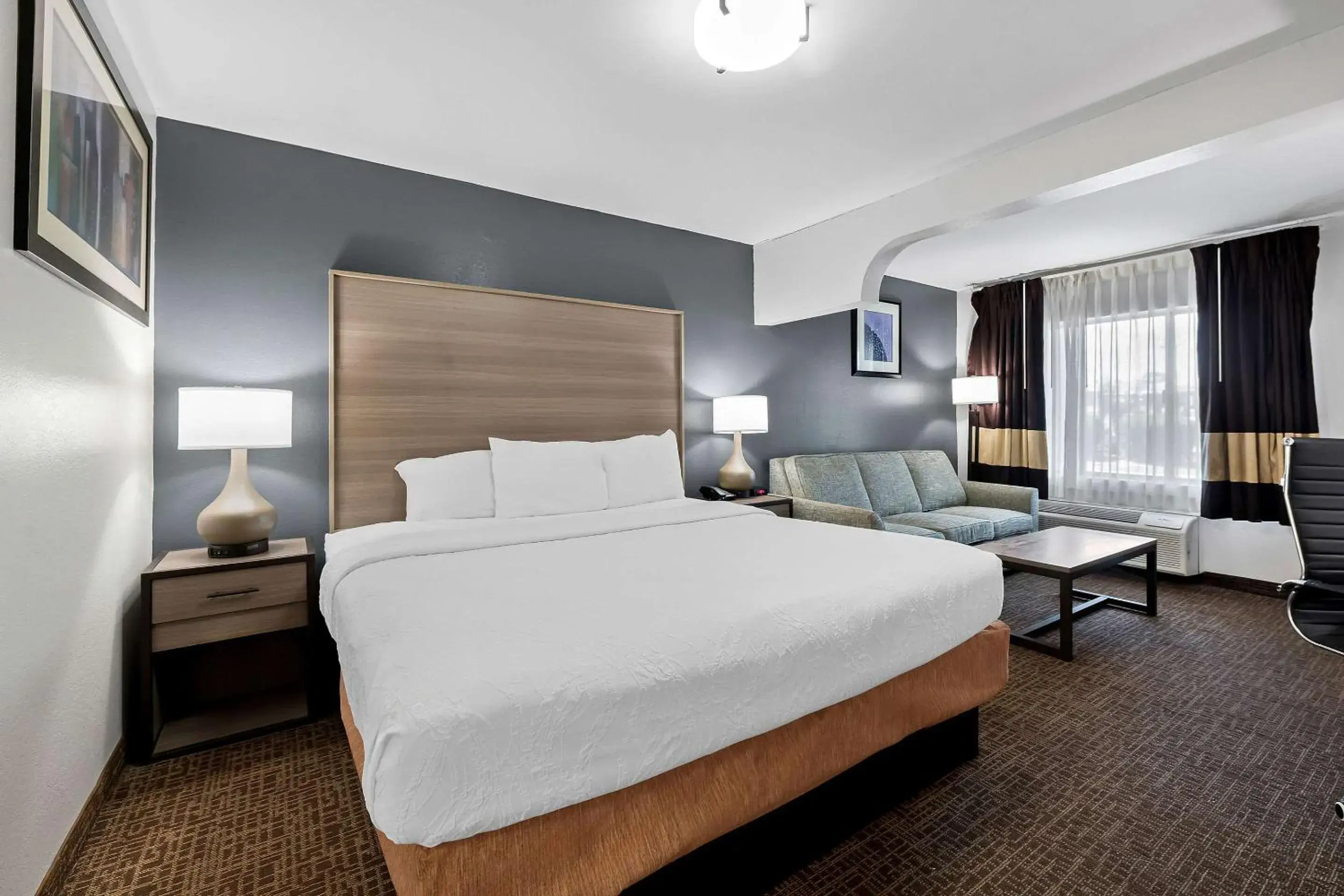 Bedroom, Bed in Quality Inn & Suites Fayetteville I-95 Bedroom, Bed in Quality Inn & Suites Fayetteville I-95