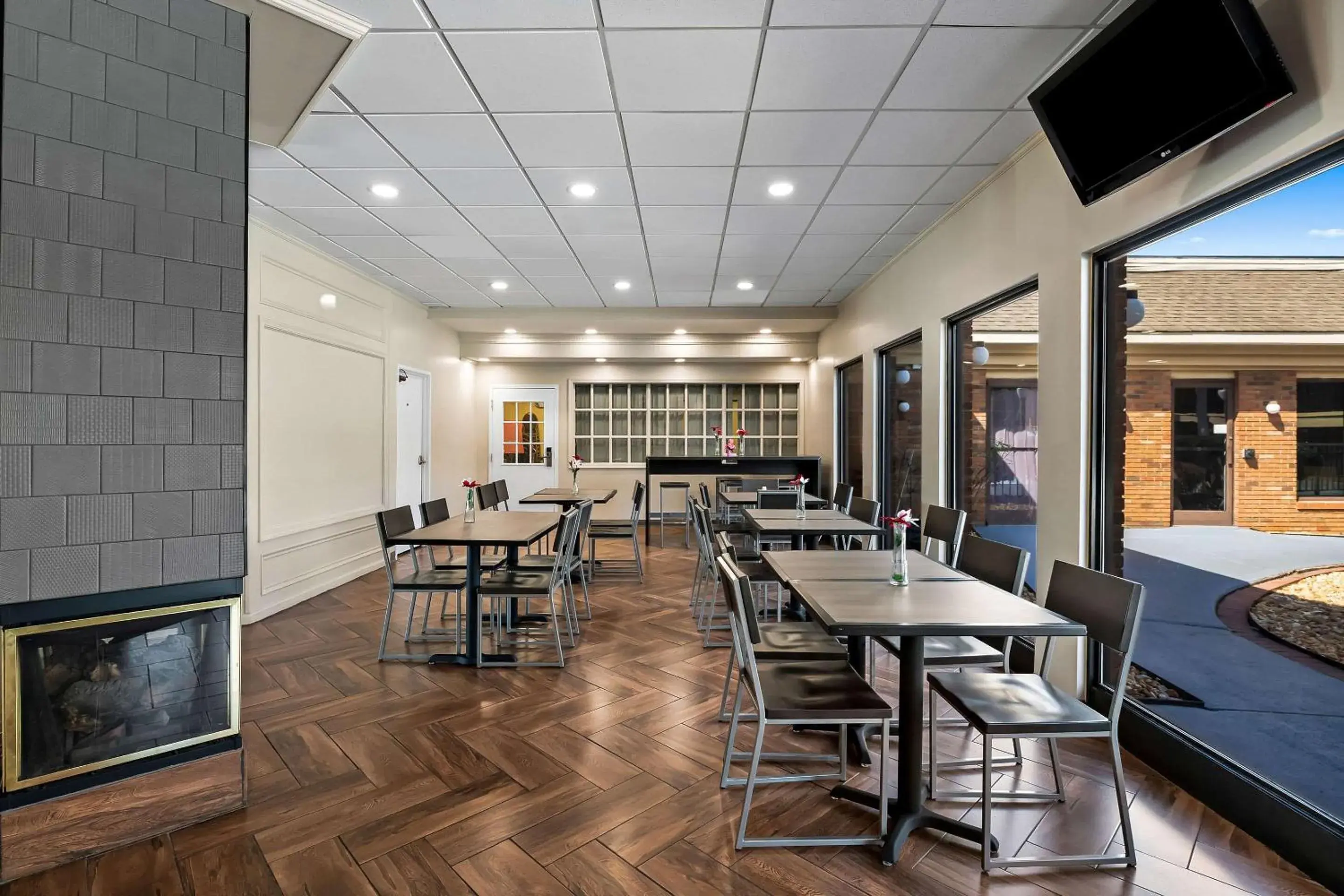 Breakfast in SureStay Plus Hotel by Best Western Fayetteville Breakfast in SureStay Plus Hotel by Best Western Fayetteville